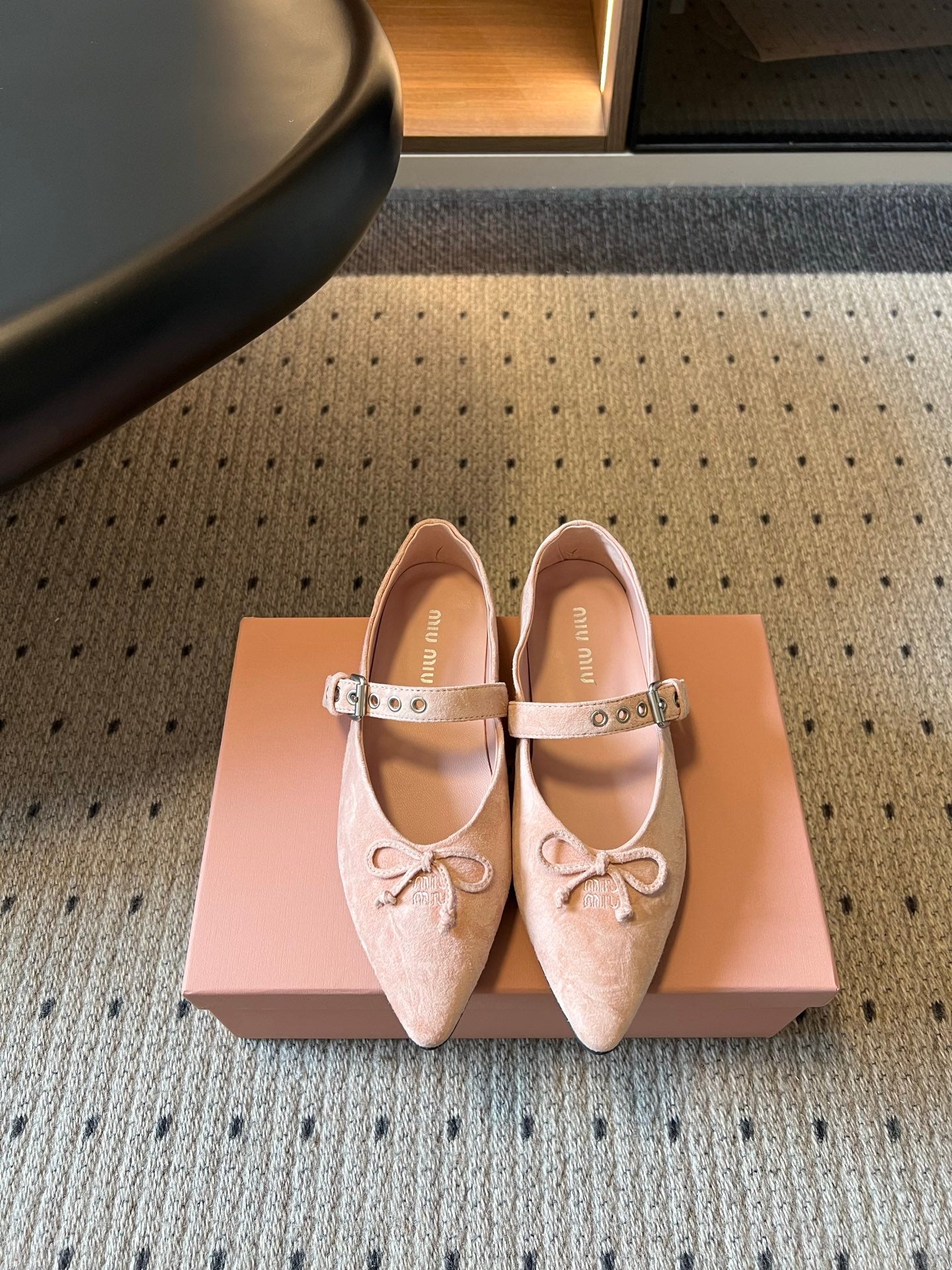 Miu Pointed Toe Bow Mary Jane Flats Pink Suede 933433