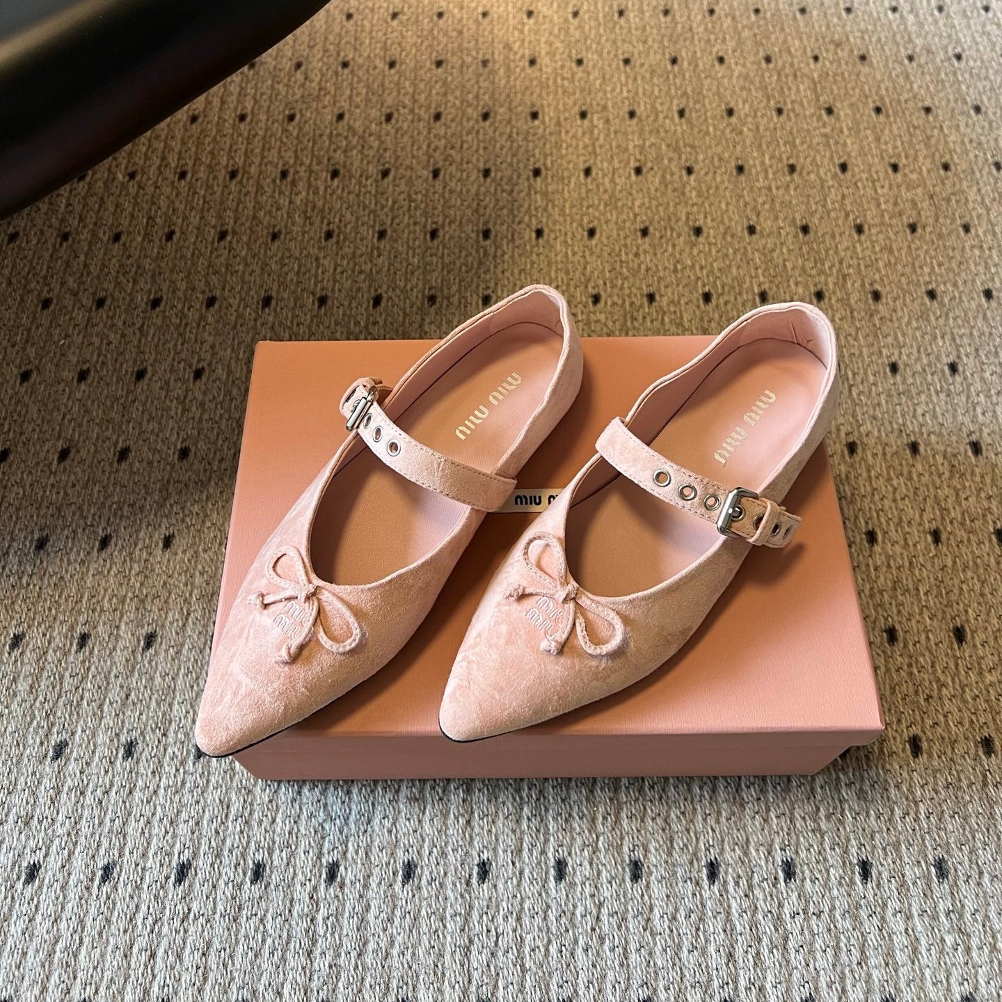 Miu Pointed Toe Bow Mary Jane Flats Pink Suede 933433