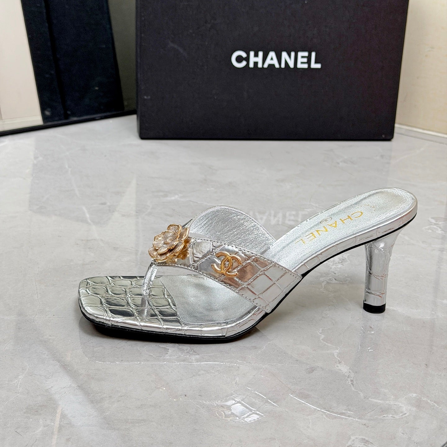CC 26A Camellia Double C Thong Sandals 8.5CM Silver Stone-Grain Cowhide 938255