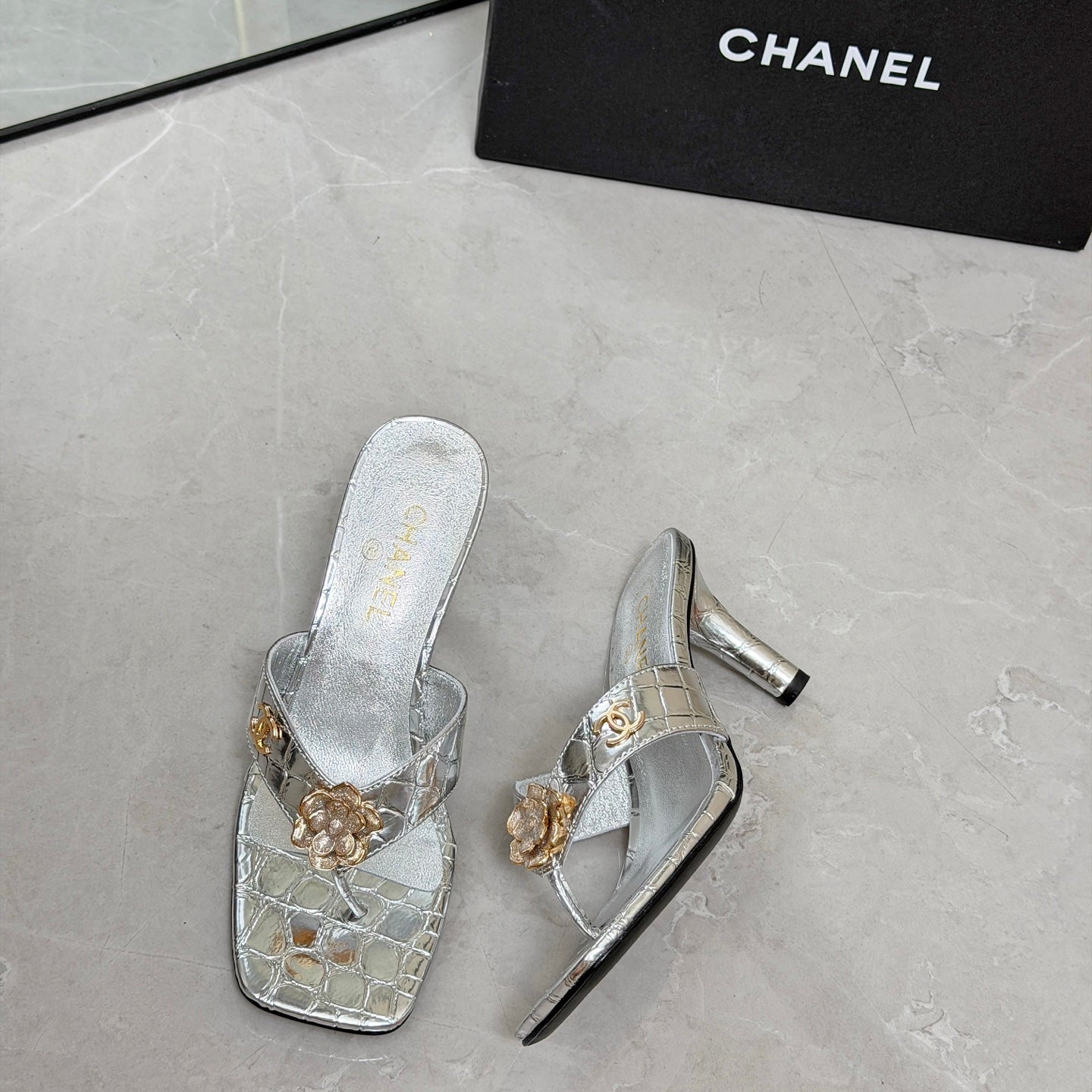 CC 26A Camellia Double C Thong Sandals 8.5CM Silver Stone-Grain Cowhide 938255