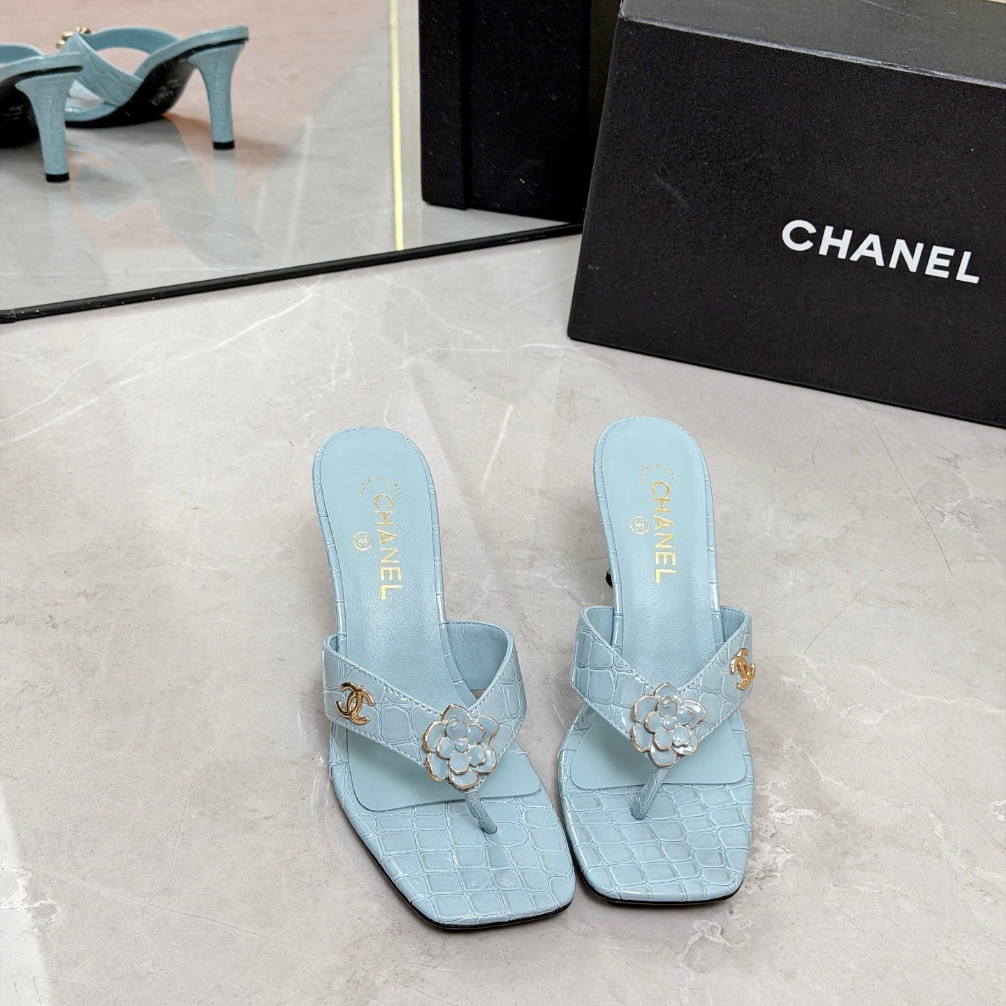 CC 26A Camellia Double C Thong Sandals 8.5CM Blue Stone-Grain Cowhide 938252
