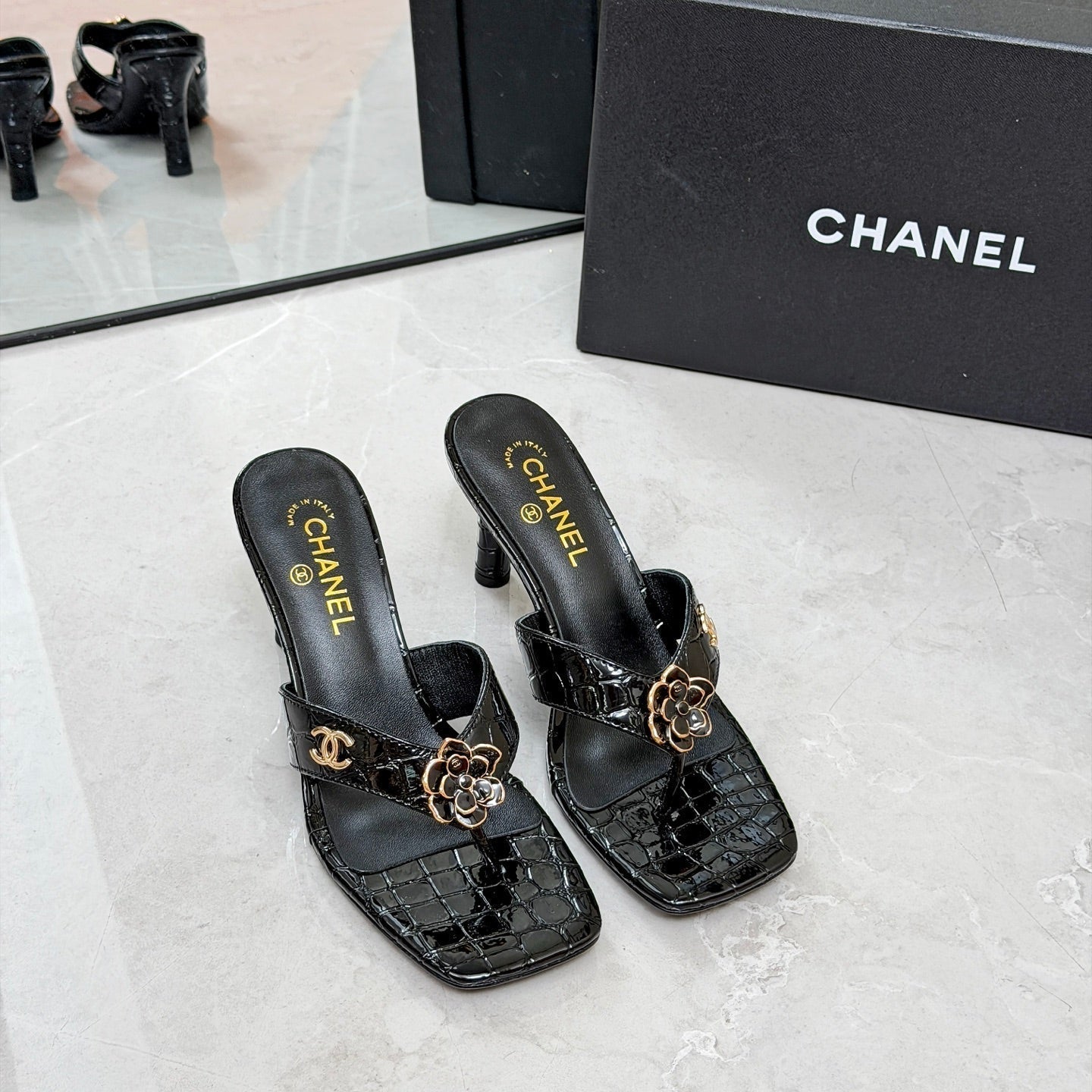 CC 26A Camellia Double C Thong Sandals 8.5CM Black Stone-Grain Cowhide 938251