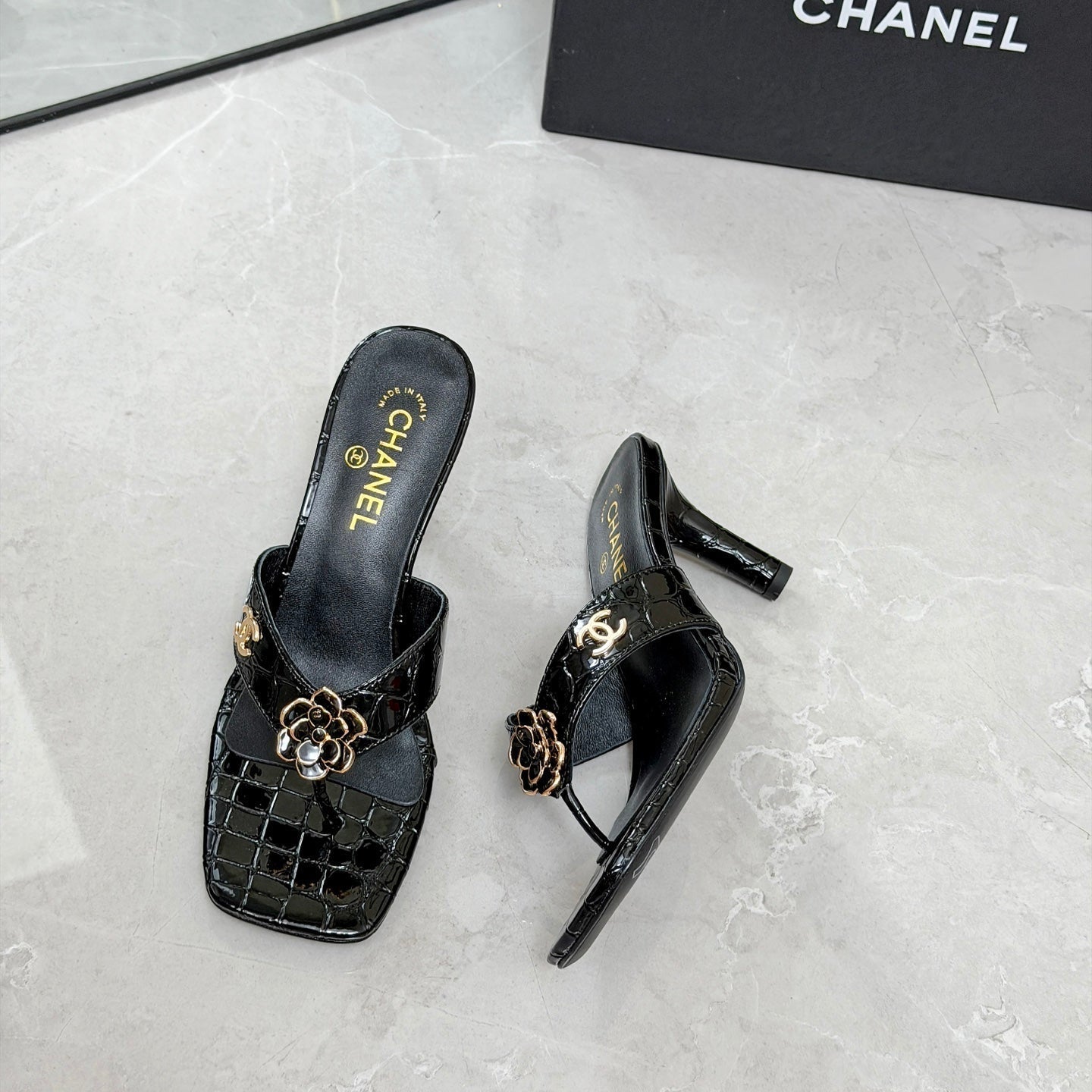 CC 26A Camellia Double C Thong Sandals 8.5CM Black Stone-Grain Cowhide 938251