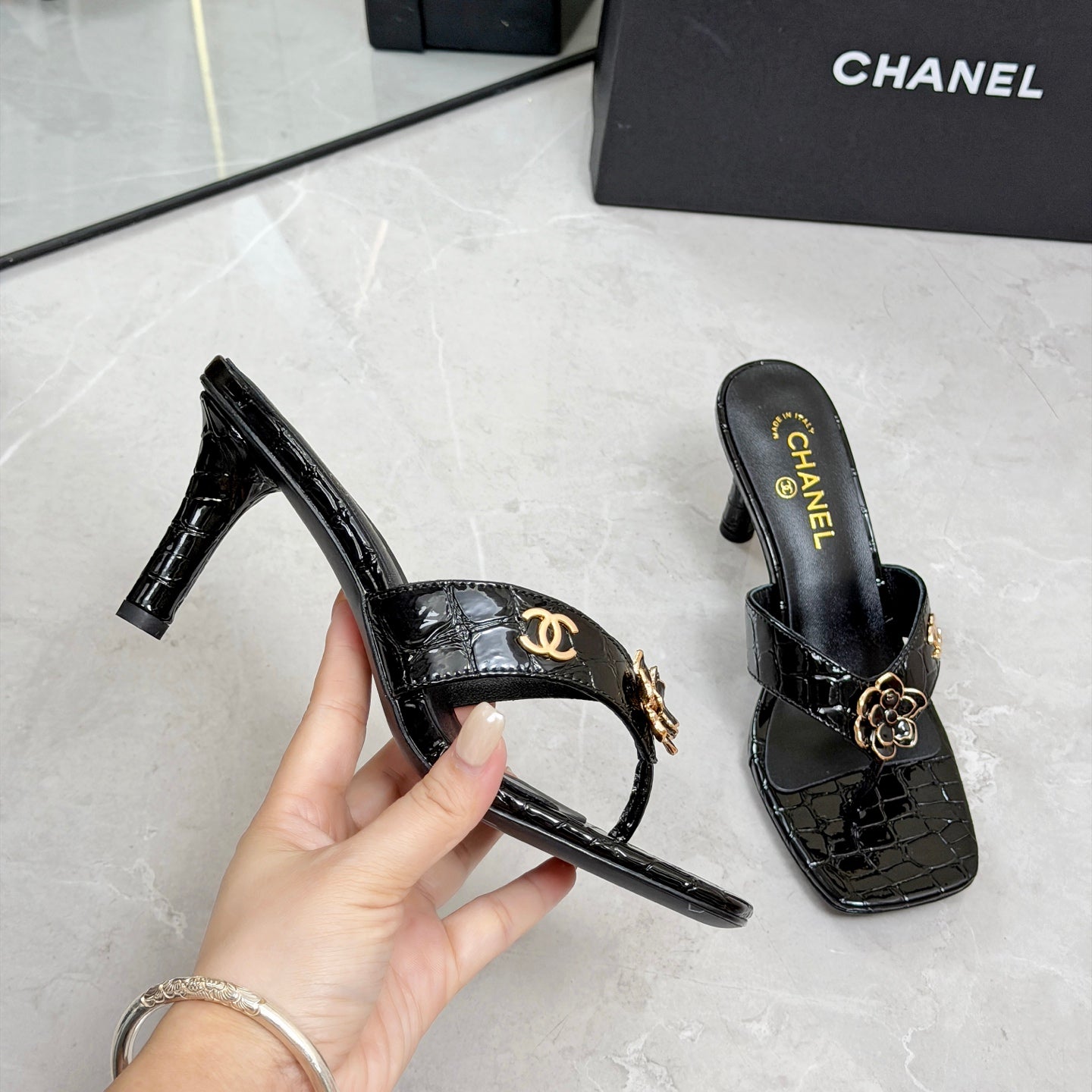 CC 26A Camellia Double C Thong Sandals 8.5CM Black Stone-Grain Cowhide 938251