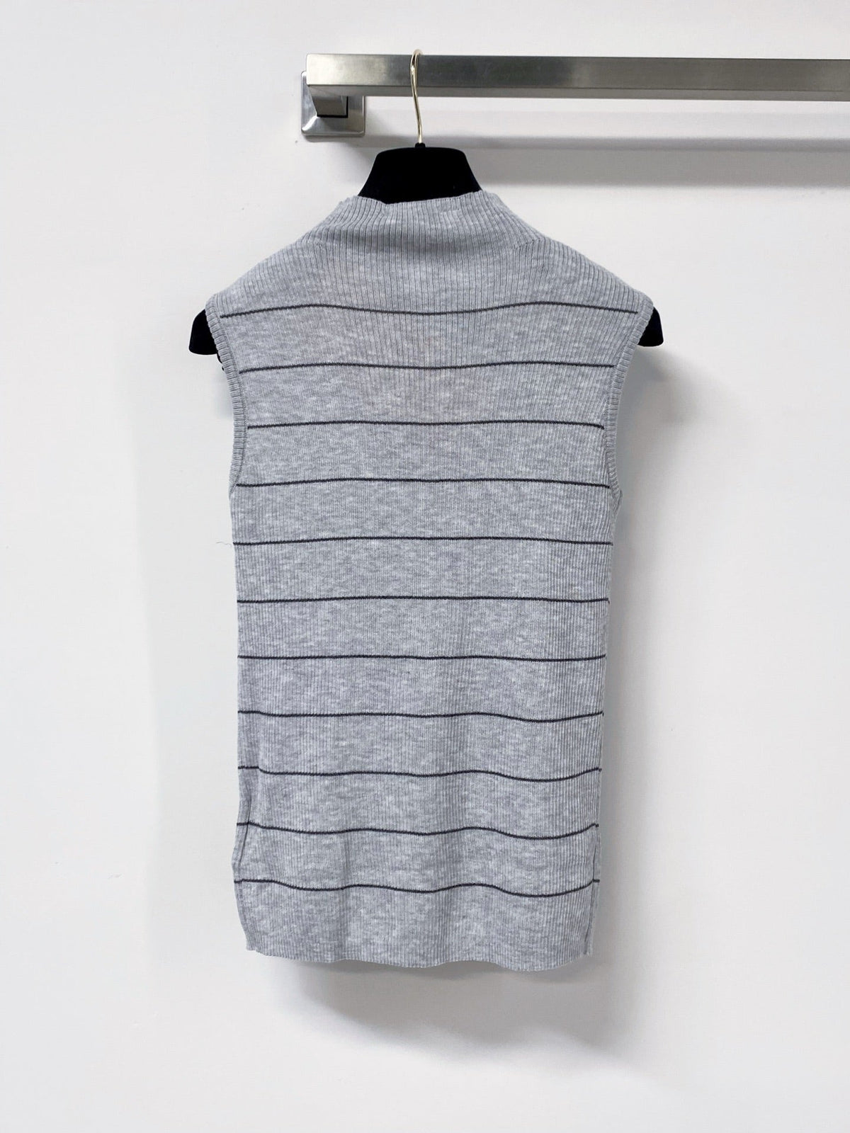 Miu Striped Knitted Sleeveless Top Logo Patch Wool 799790