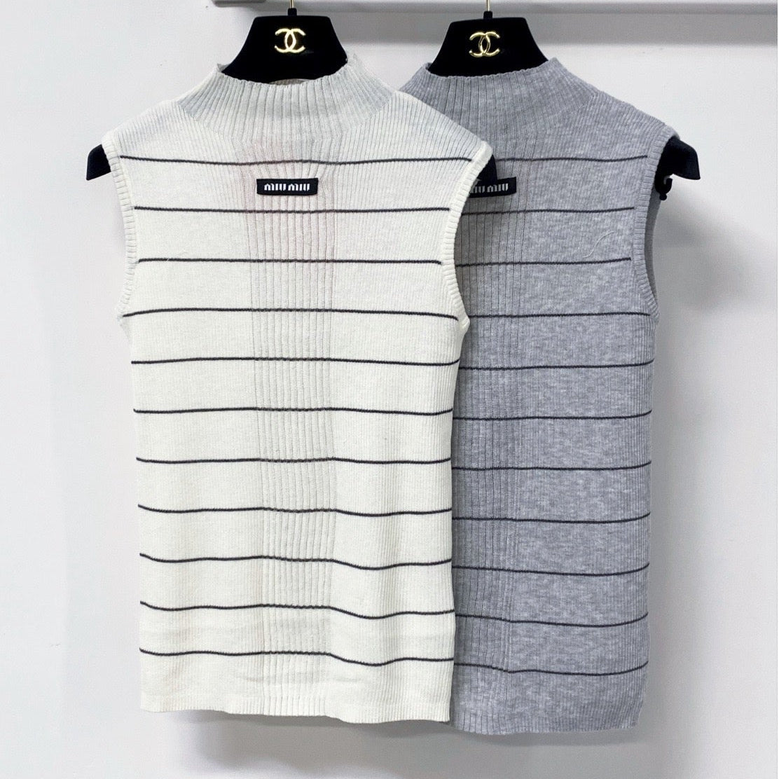 Miu Striped Knitted Sleeveless Top Logo Patch Wool 799790