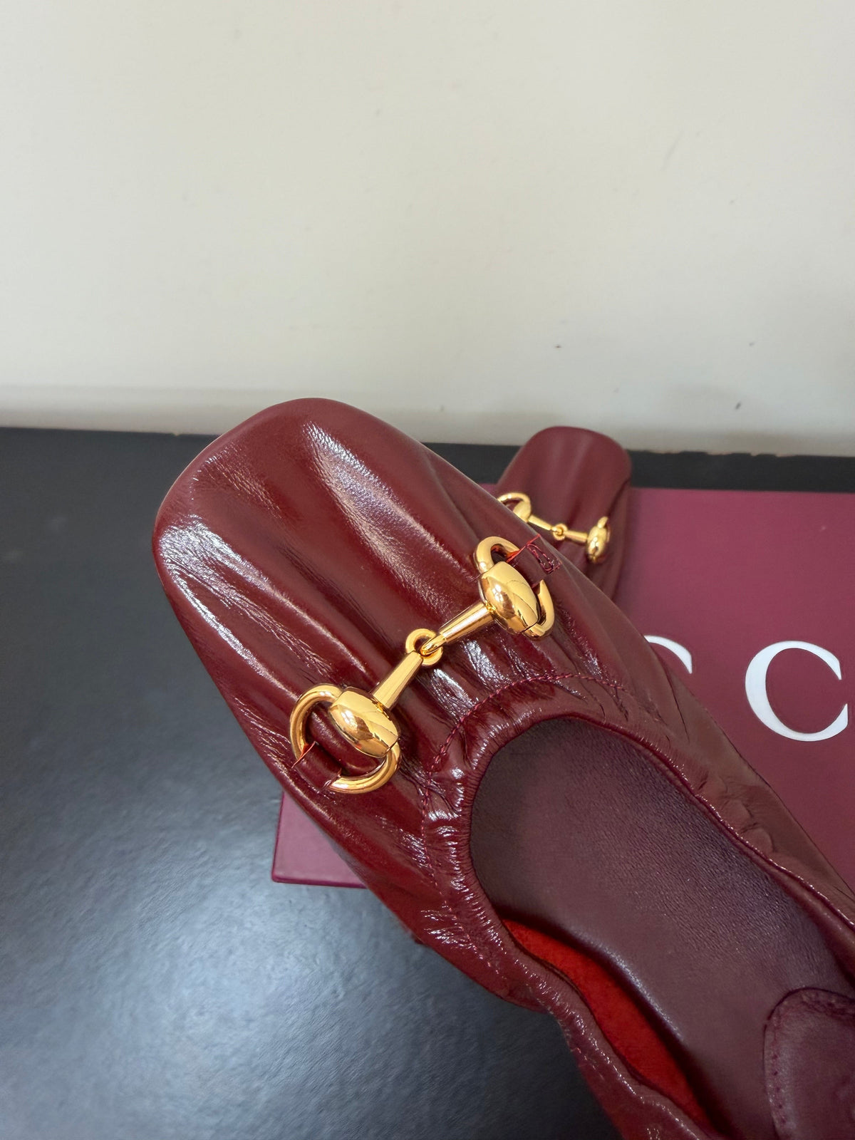 Gucci 26S Ballet Flats In Burgundy Red Shiny Calfskin Gold Hardware