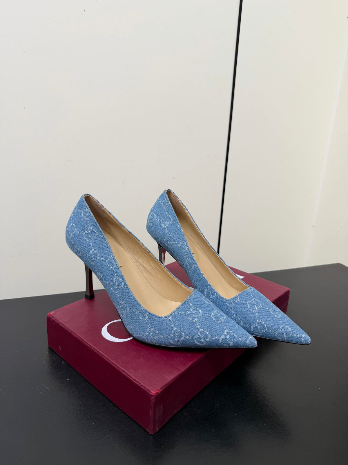 Gucci 26s Pointed Toe Pumps 8.5cm Light Blue Denim GG Monogram