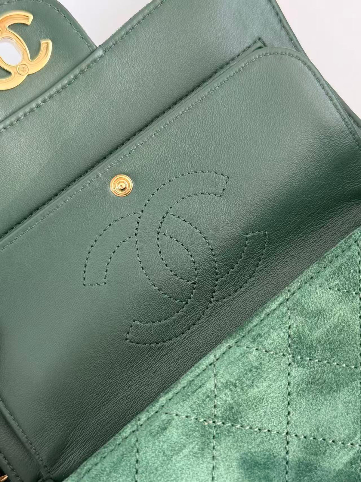 Chanel 2026 Small Flap Bag 20cm Green Suede Leather