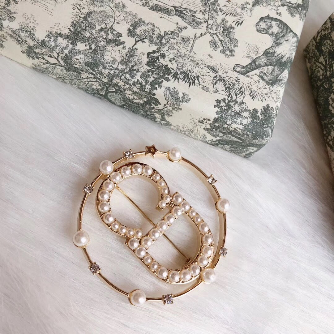 CD Brooch 06