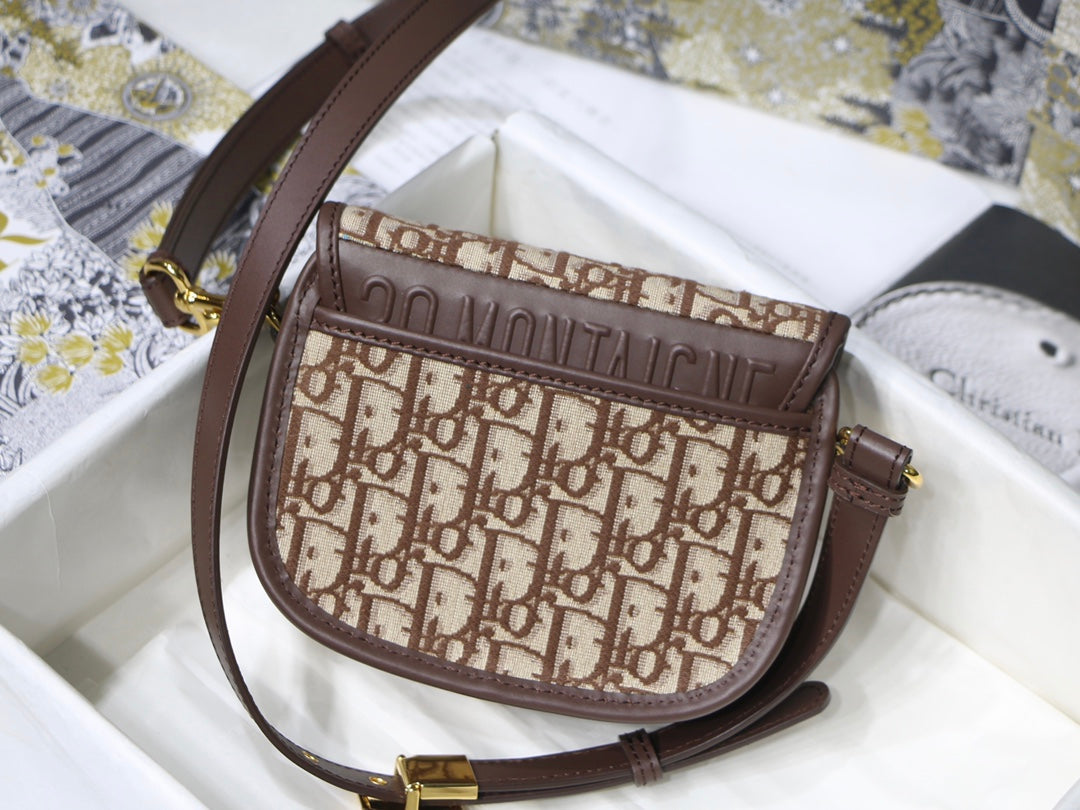 MEDIUM CD BOBBY 22CM CHOCOLATE OBLIQUE CANVAS GOLD HARDWARE