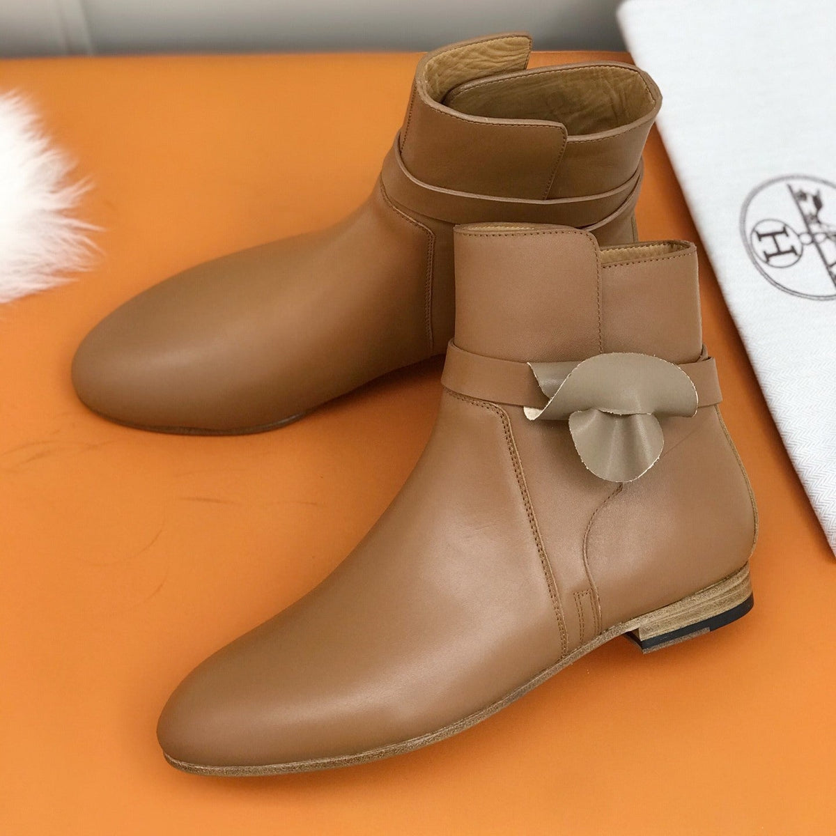 HM 26S Bow Buckle Ankle Boots 2cm Tan Leather 112860