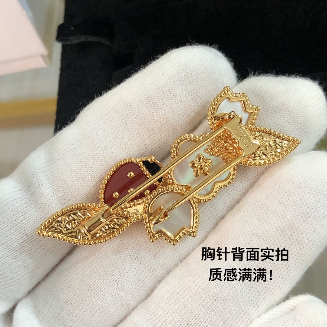 VCA Lucky Spring Brooch