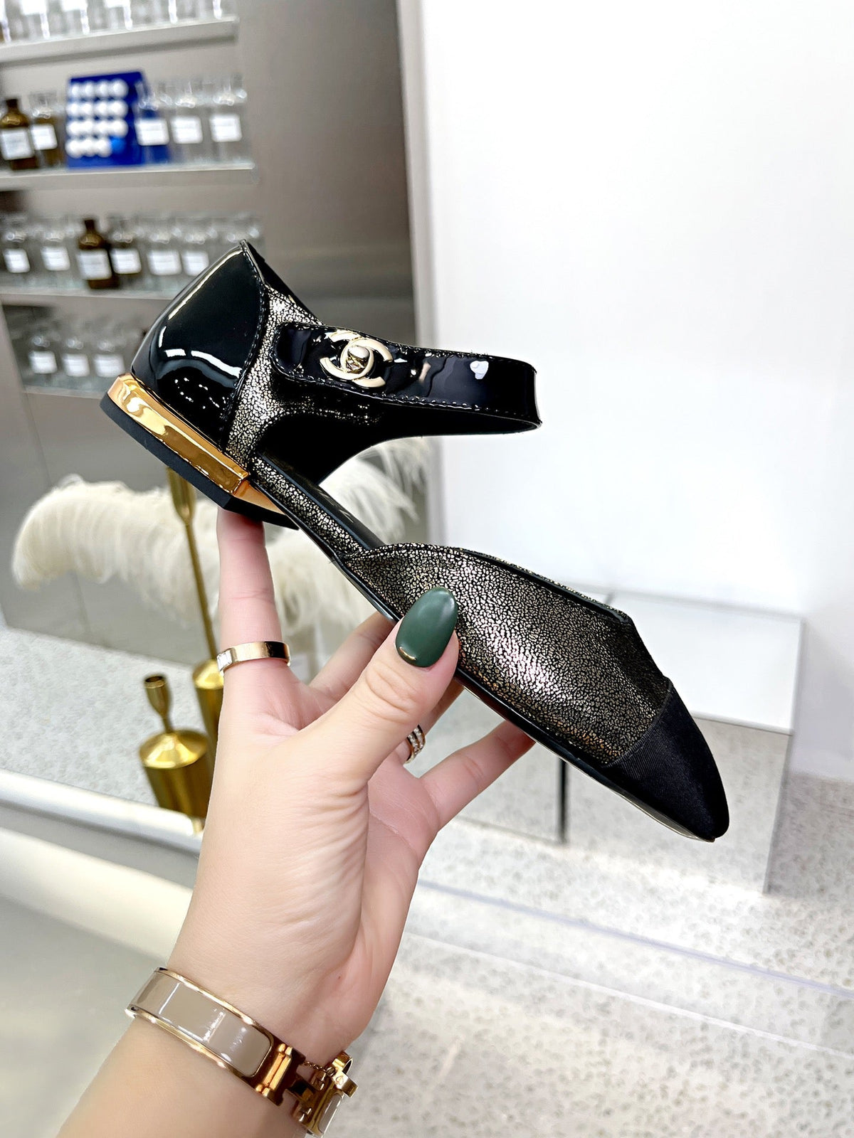 CC 26S Mary Jane Flats Shoes Black Gold Distressed Leather 147295