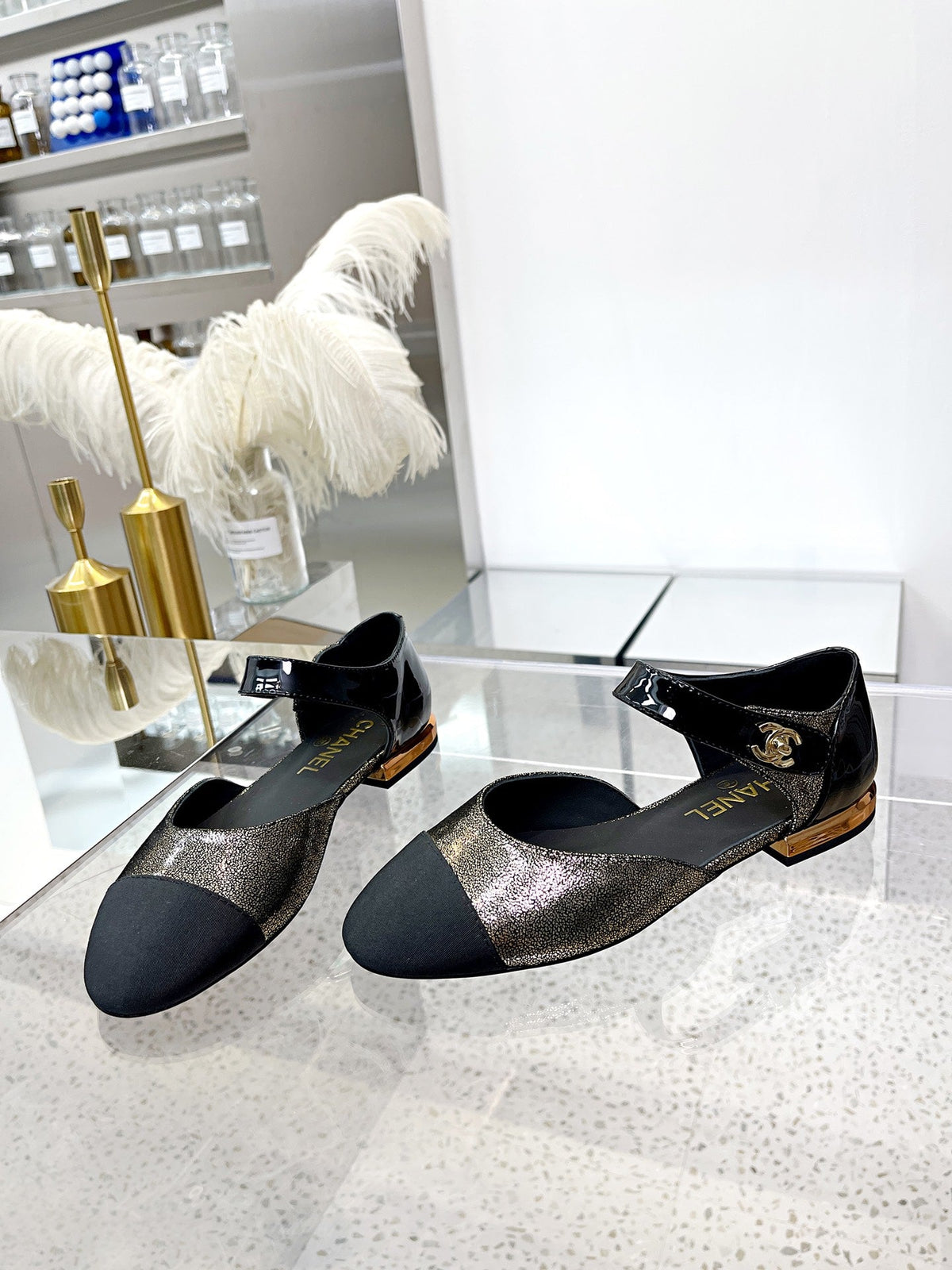 CC 26S Mary Jane Flats Shoes Black Gold Distressed Leather 147295