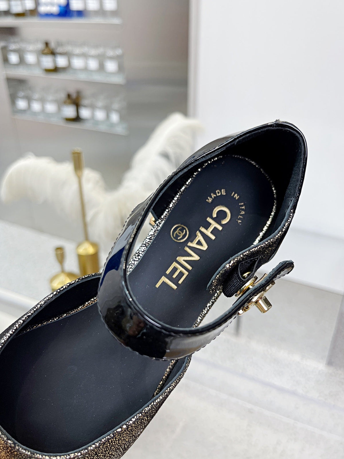 CC 26S Mary Jane Flats Shoes Black Gold Distressed Leather 147295