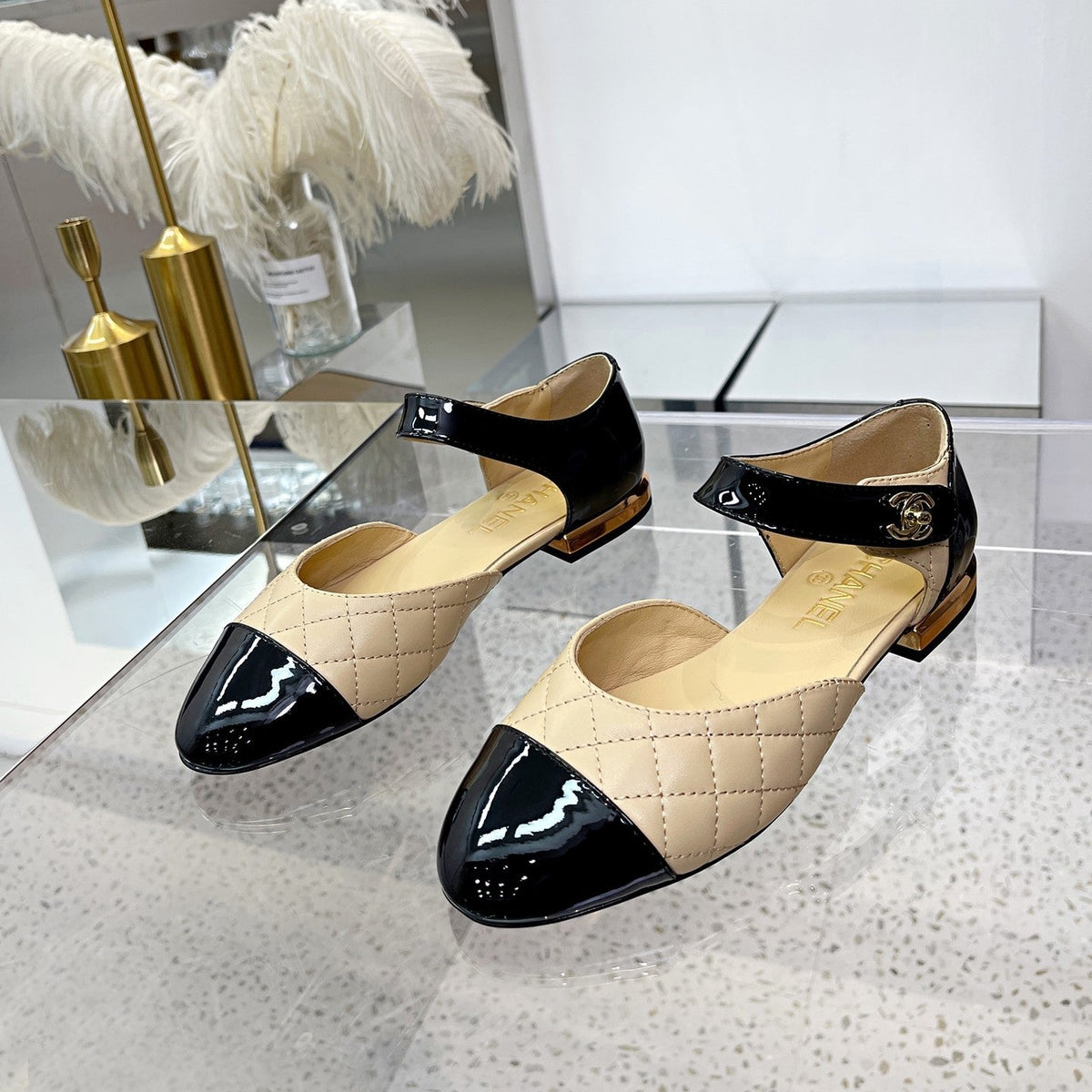 CC 26S Mary Jane Flats Shoes Beige Black Quilted Patent Leather 147298