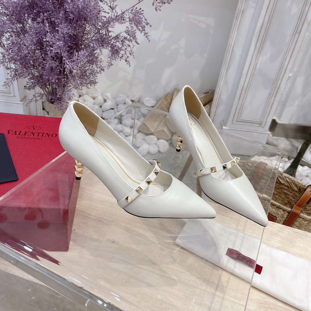 VT Rockstud Pumps White Sheepskin Leather