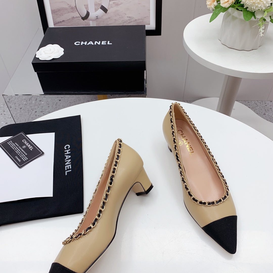 CC 2026 Logo Chain Trim Pumps Beige Black Leather 161670