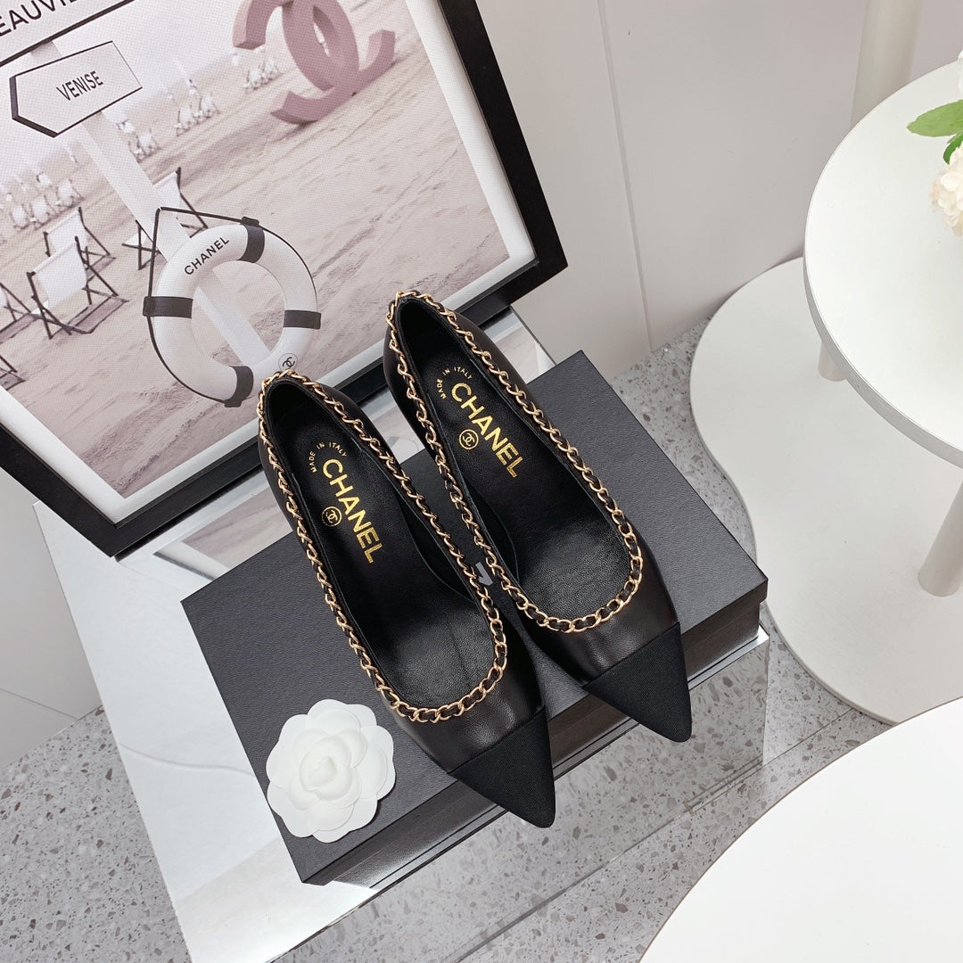 CC 2026 Logo Chain Trim Pumps Black Leather 161669