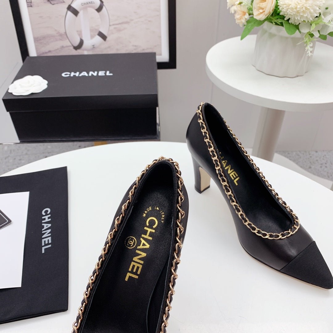 CC 2026 Logo Chain Trim Pumps Black Leather 161669