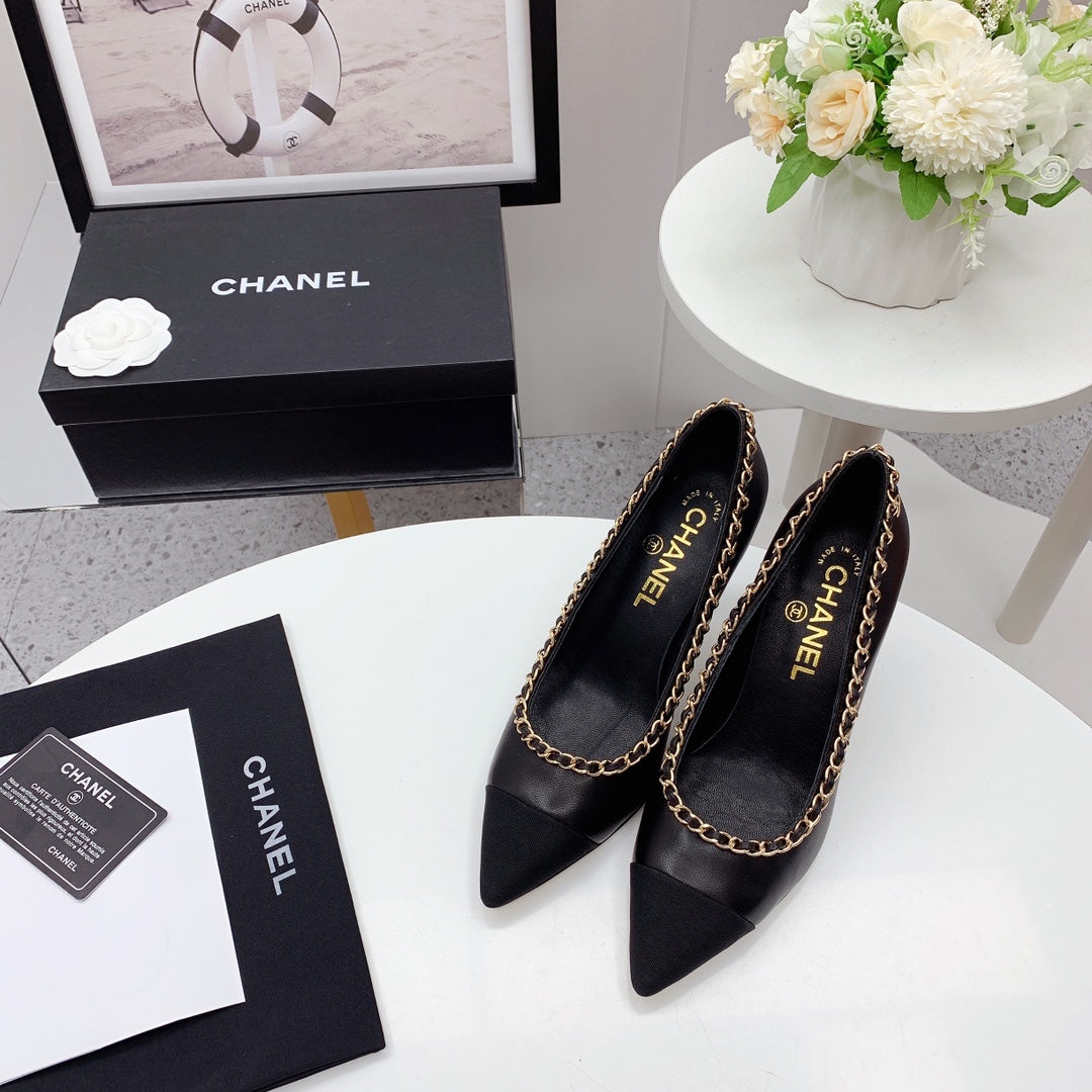 CC 2026 Logo Chain Trim Pumps Black Leather 161669
