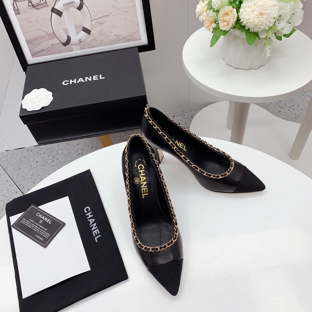 CC 2026 Logo Chain Trim Pumps Black Leather 161669