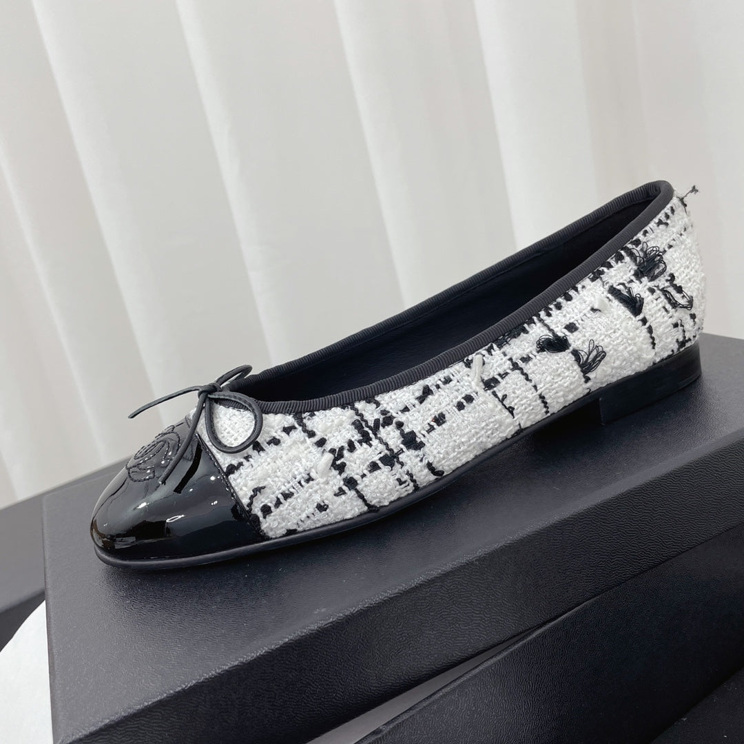 CC 26s Ballet Flat Black White Tweed Leather 944421