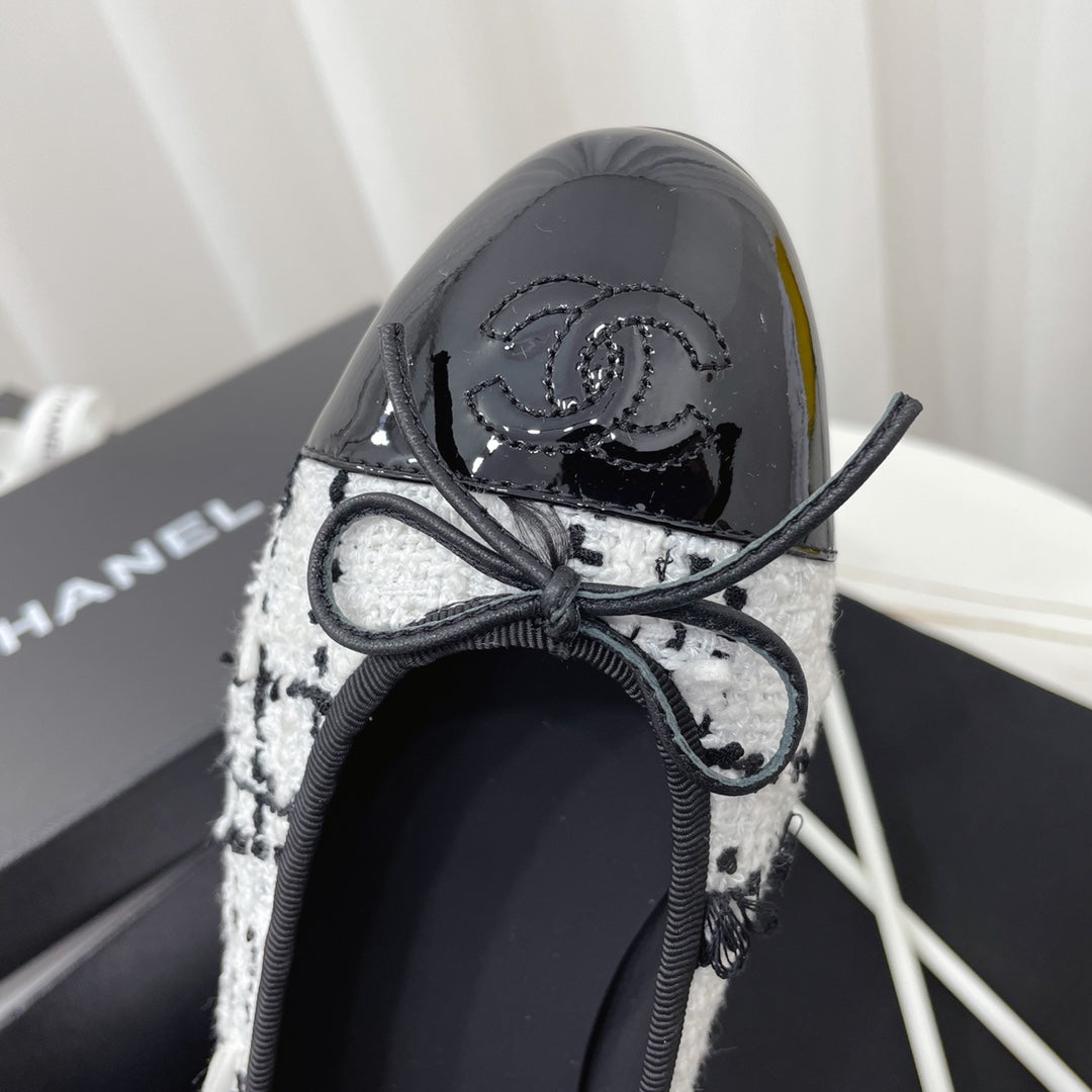 CC 26s Ballet Flat Black White Tweed Leather 944421