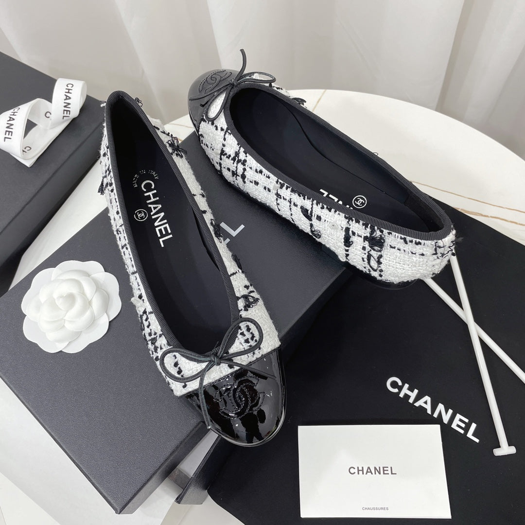 CC 26s Ballet Flat Black White Tweed Leather 944421