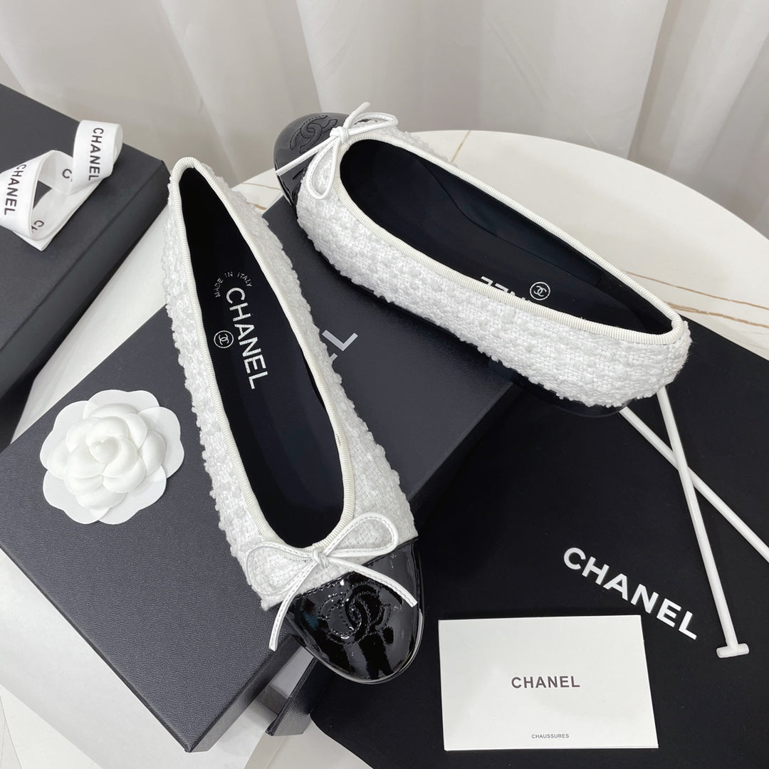 CC 26s Balletr Flat Black White Tweed Leather 944423