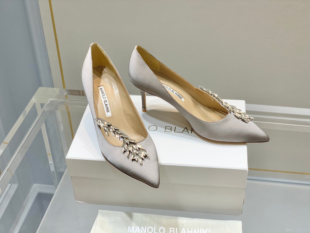 Manolo Wheat Ear Rhinestone High Heels Pumps Grey Silk Fabric 327447