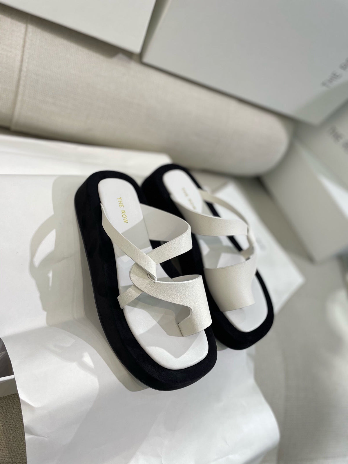 The Row 26s Ginza Sandals White Black Smooth Leather 156126