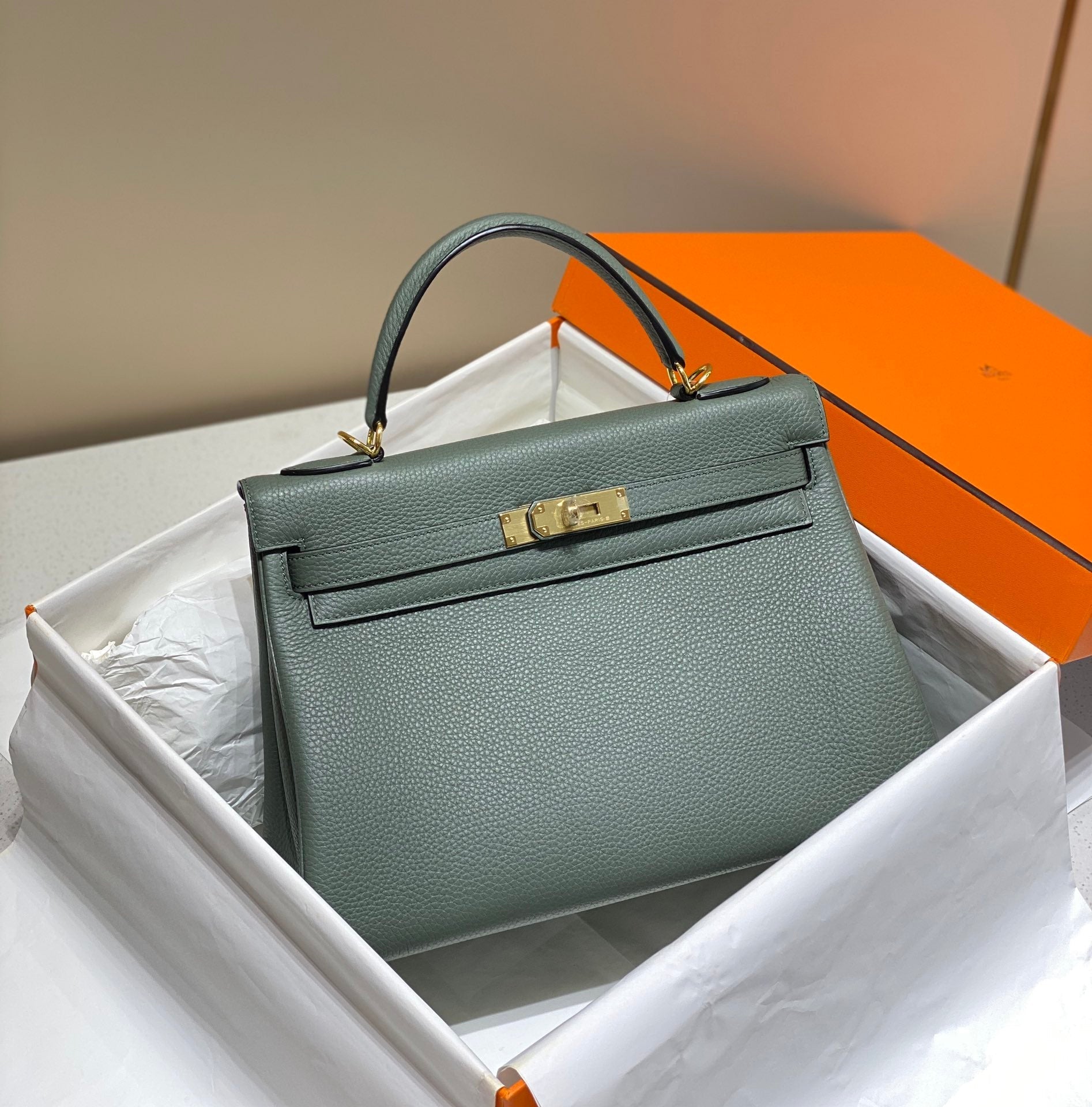 HM KELLY 28CM DARK GREY TOGO GOLD HARDWARE