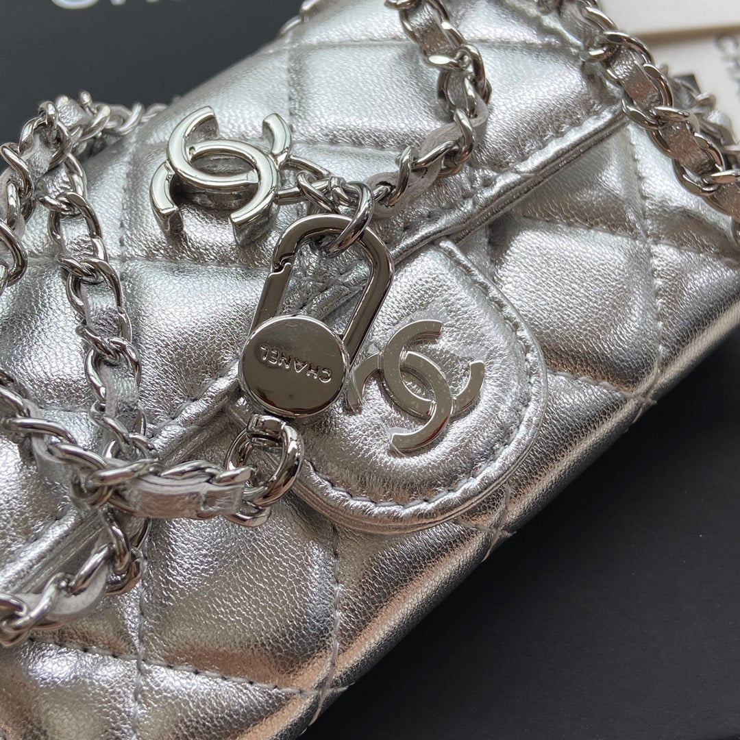 CC 24 Classic Wallet On Chain 11cm Silver Sheepskin  156514