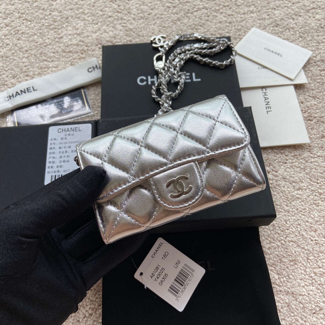 CC 24 Classic Wallet On Chain 11cm Silver Sheepskin  156514