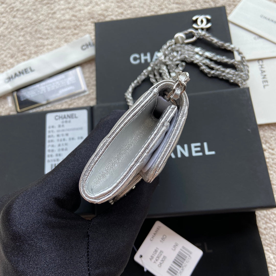 CC 24 Classic Wallet On Chain 11cm Silver Sheepskin  156514