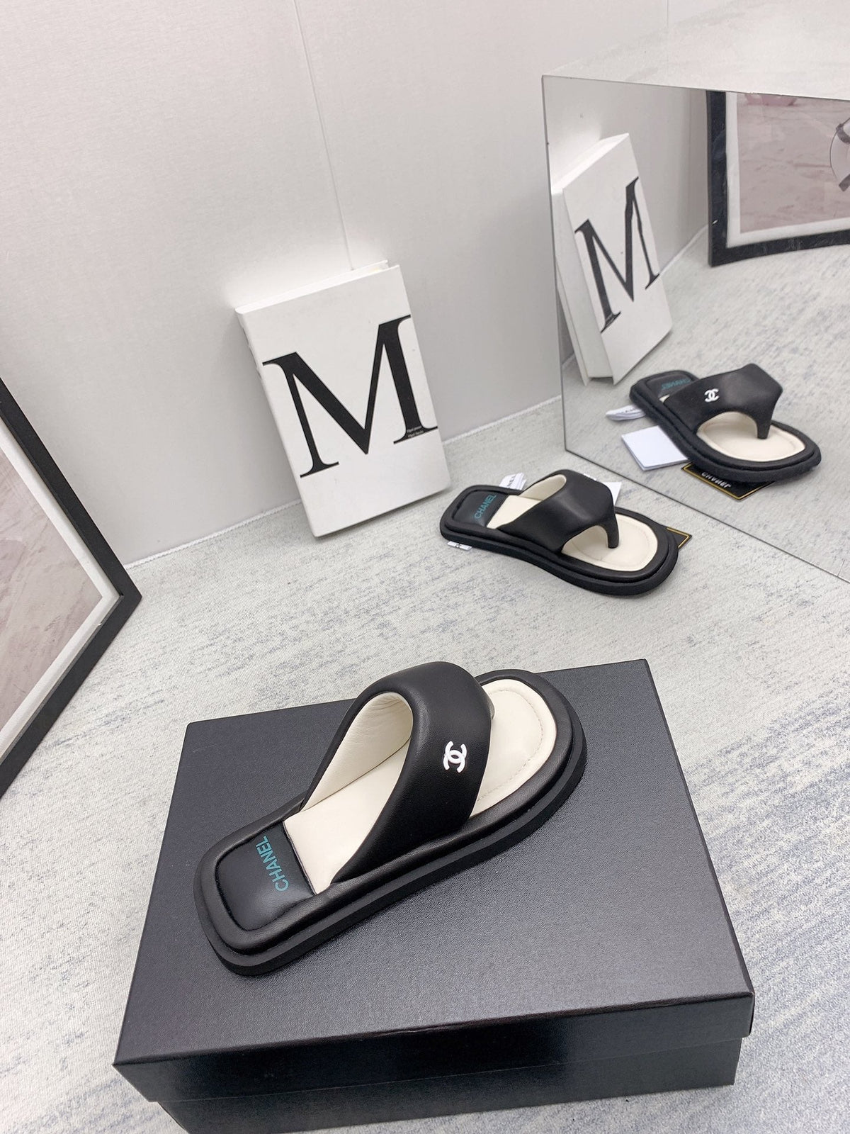 CC 26s Thong Sandals 2cm Black White Leather 163422