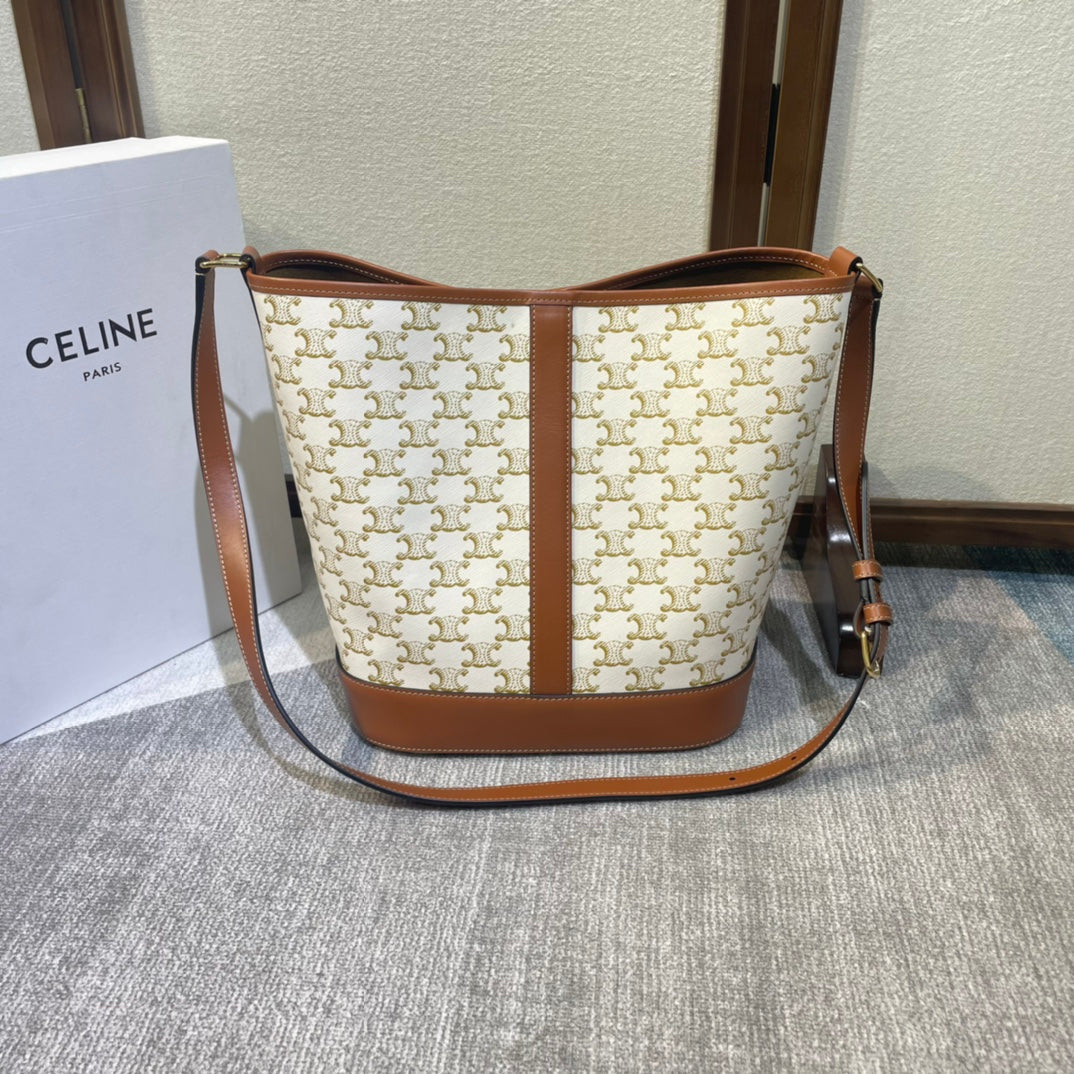 BUCKET 33 IN WHITE TRIOMPHE CANVAS AND BRONZE BROWN CALFSKIN TRIM