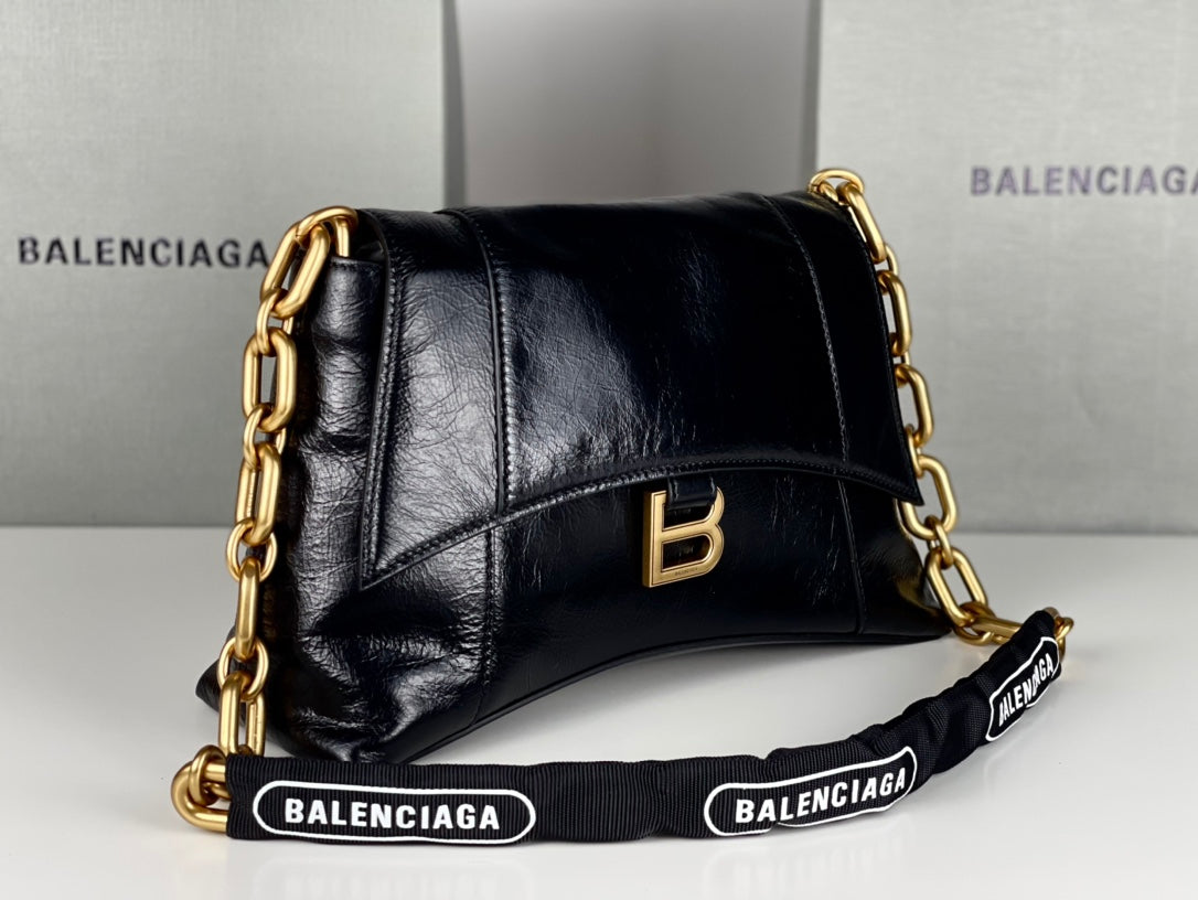 DOWNTOWN SHOULDER BAG 29 IN BLACK WAXED SHEEPSKIN GOLD HARDWARE