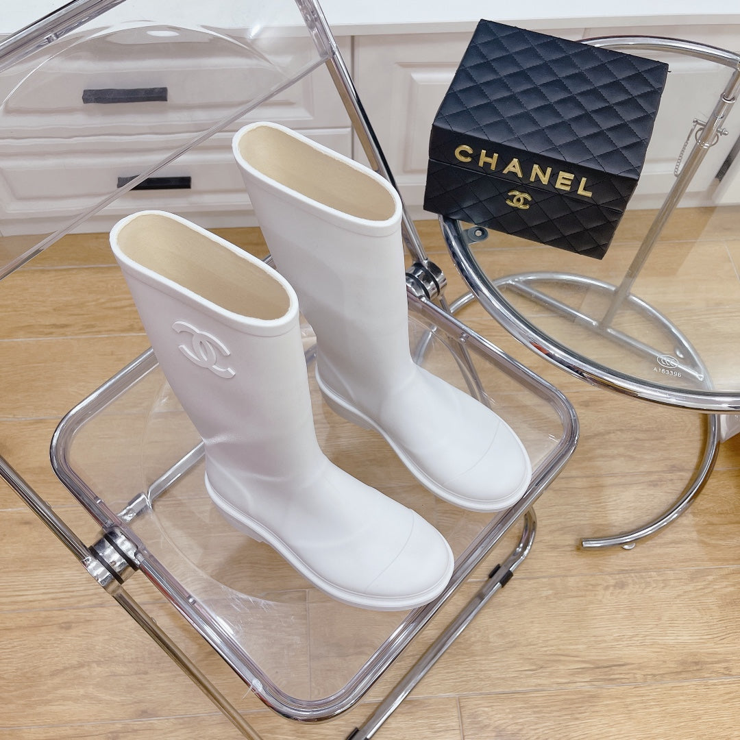 CC 26s Vintage Rain Boots White Rubber 476068