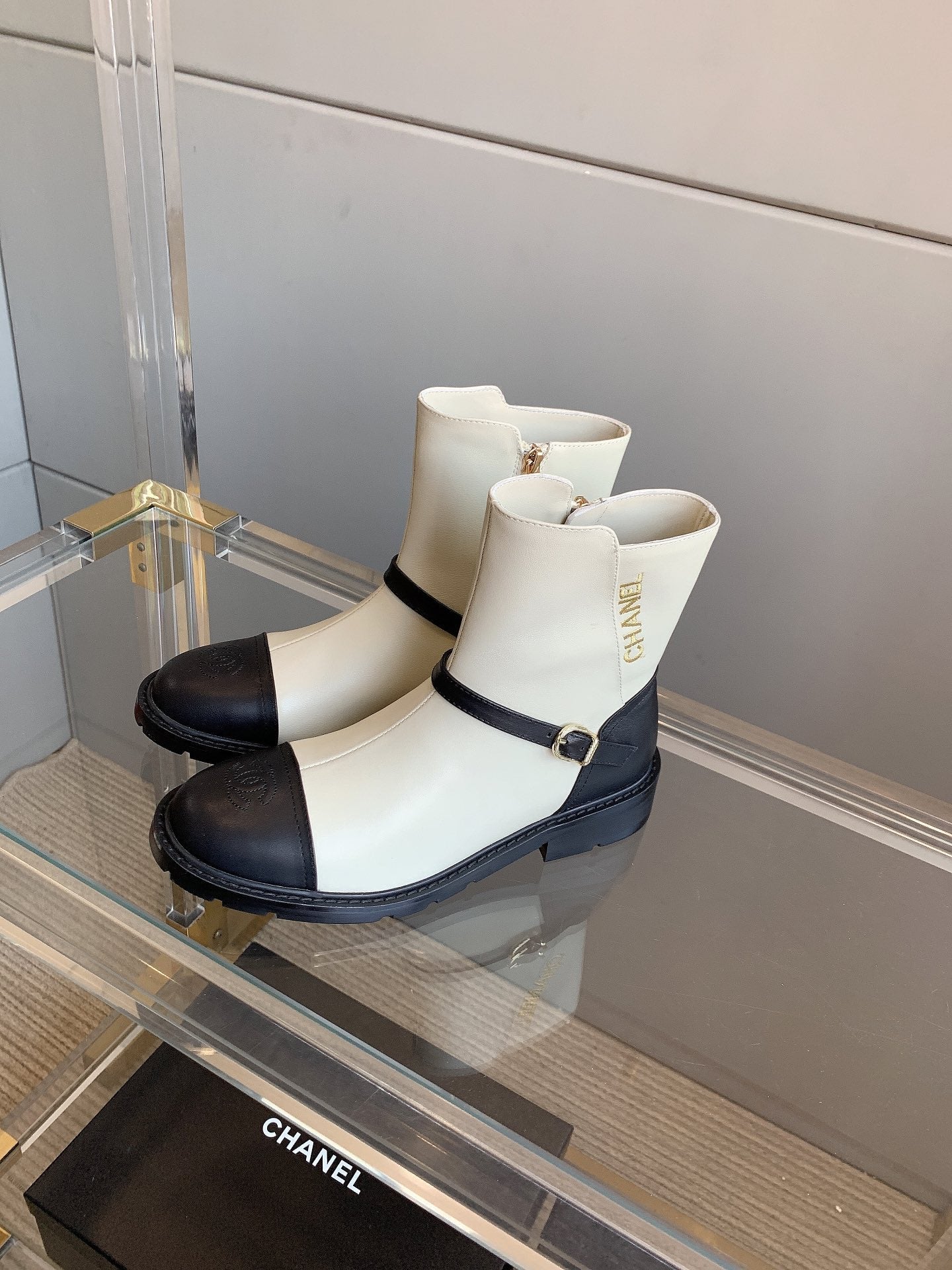 CC Front-Strap Ankle Boots 35mm Black White  Sheeepskin 464553