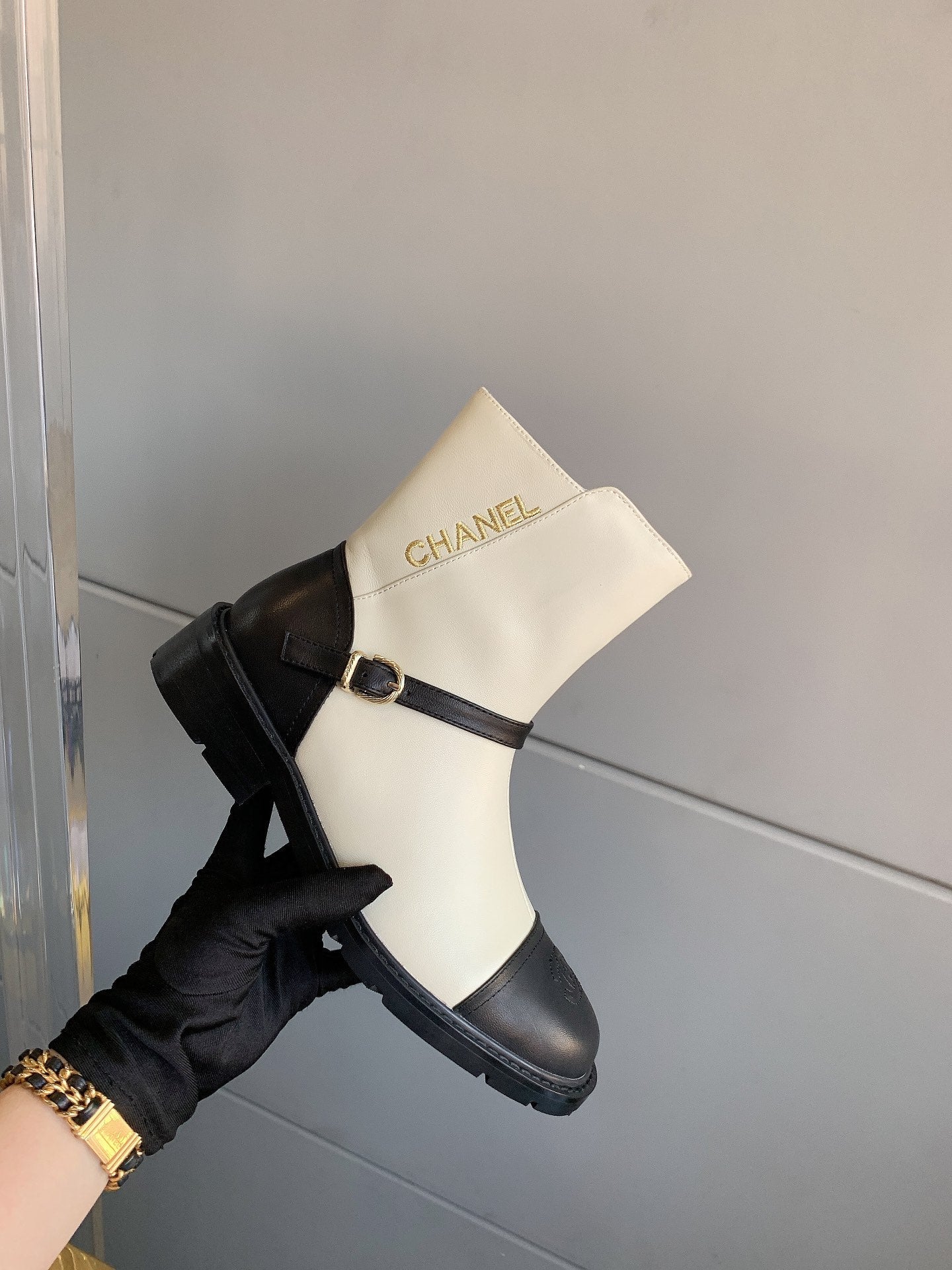 CC Front-Strap Ankle Boots 35mm Black White  Sheeepskin 464553