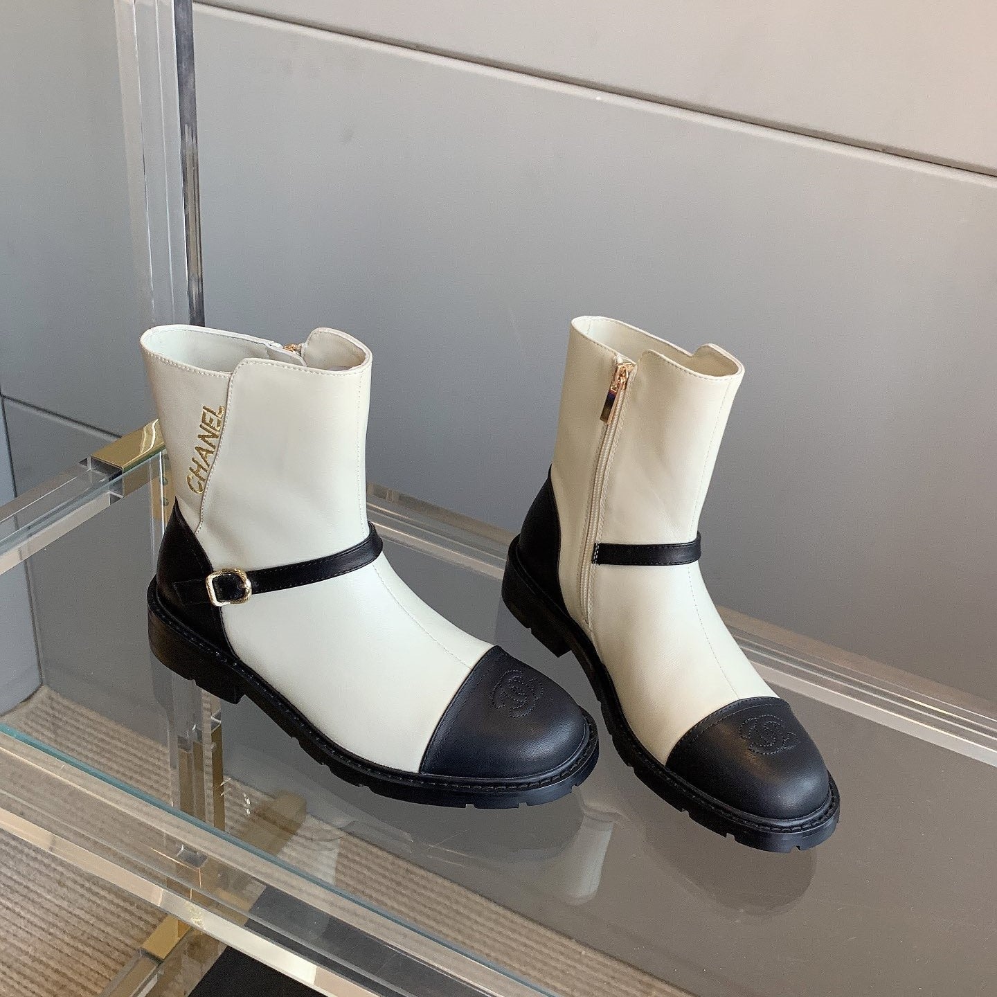 CC Front-Strap Ankle Boots 35mm Black White  Sheeepskin 464553