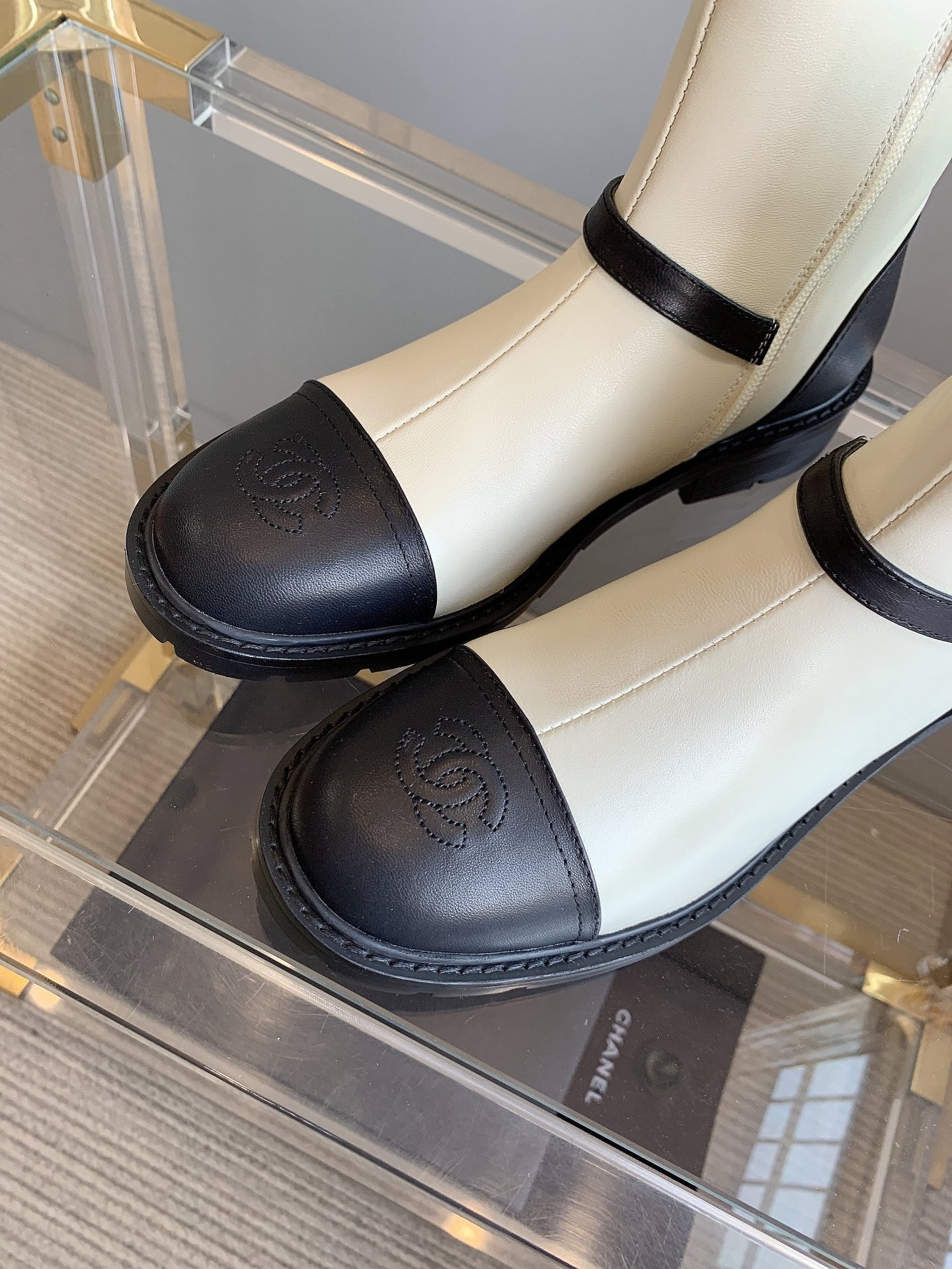 CC Front-Strap Ankle Boots 35mm Black White  Sheeepskin 464553
