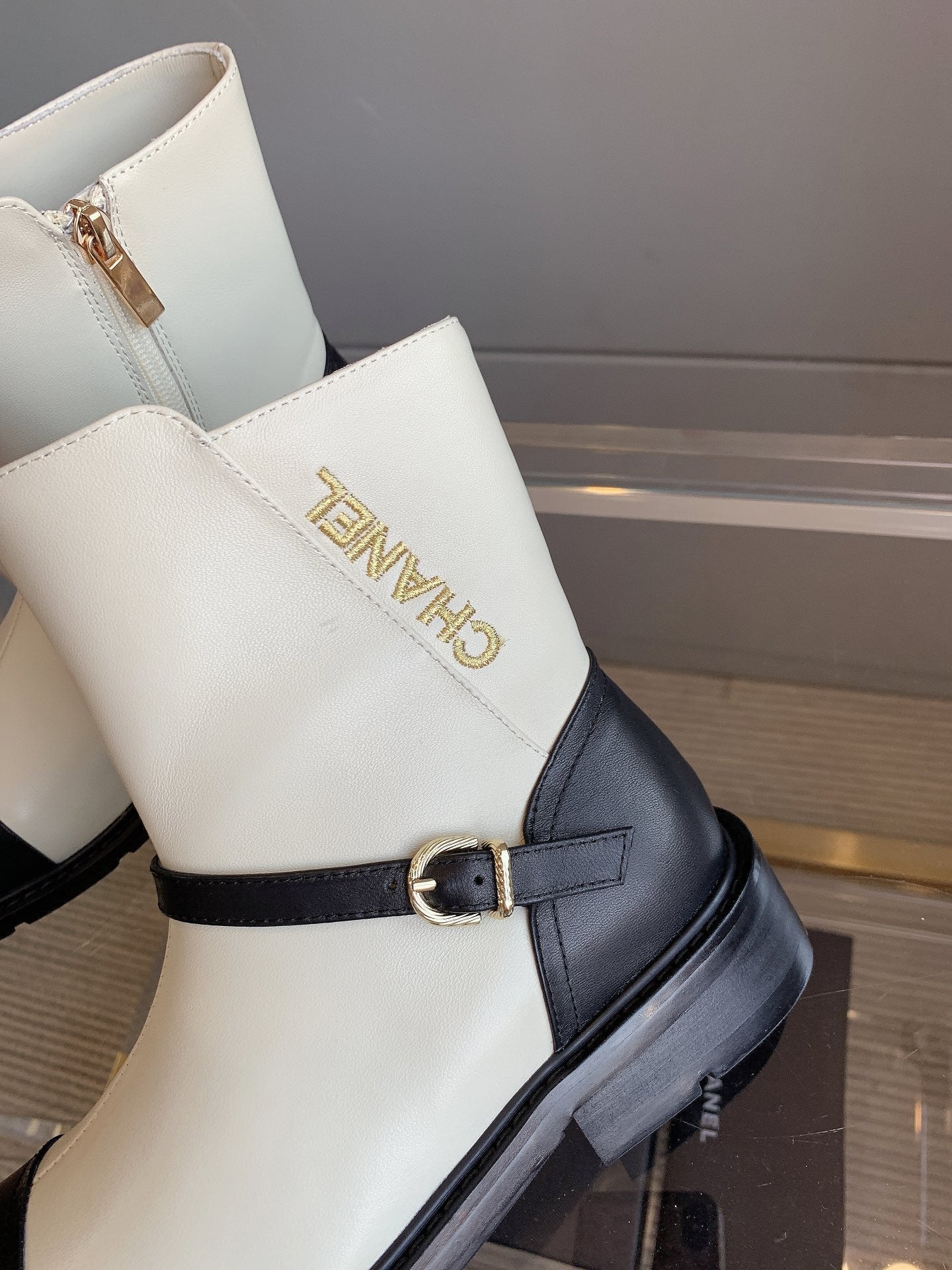 CC Front-Strap Ankle Boots 35mm Black White  Sheeepskin 464553