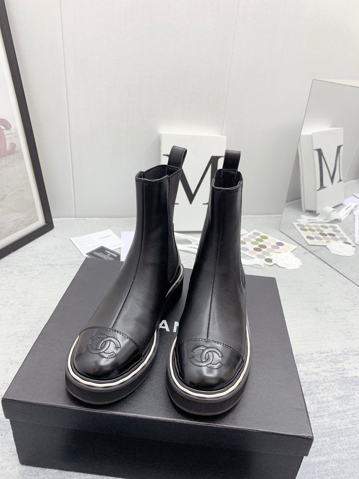 CC 26s Chelsea Boots Black Calfskin Patent Leather 160142