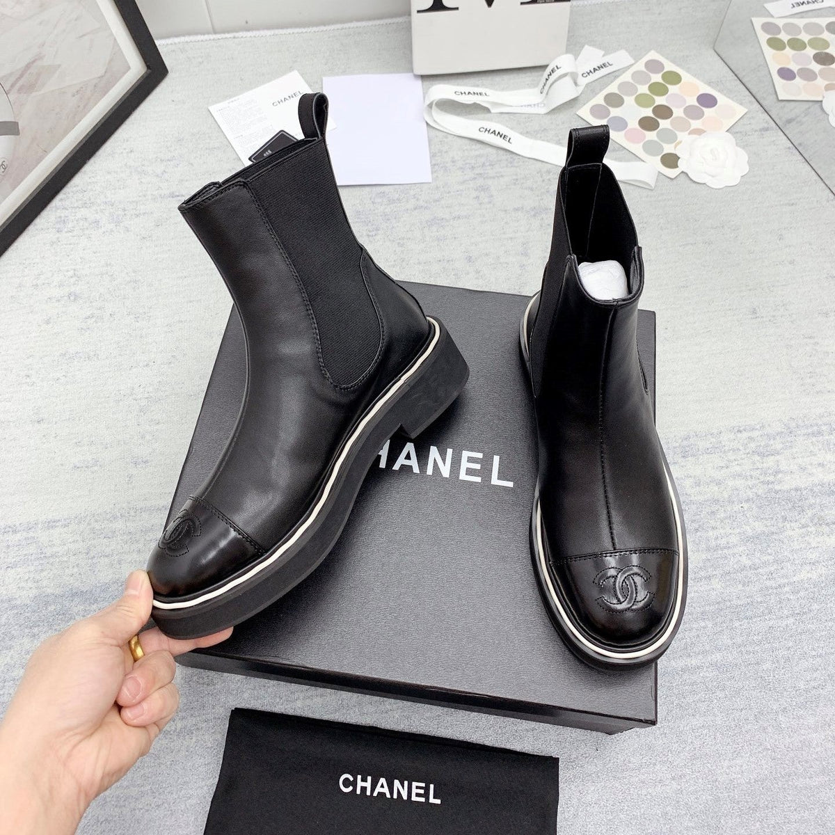 CC 26s Chelsea Boots Black Calfskin Patent Leather 160142