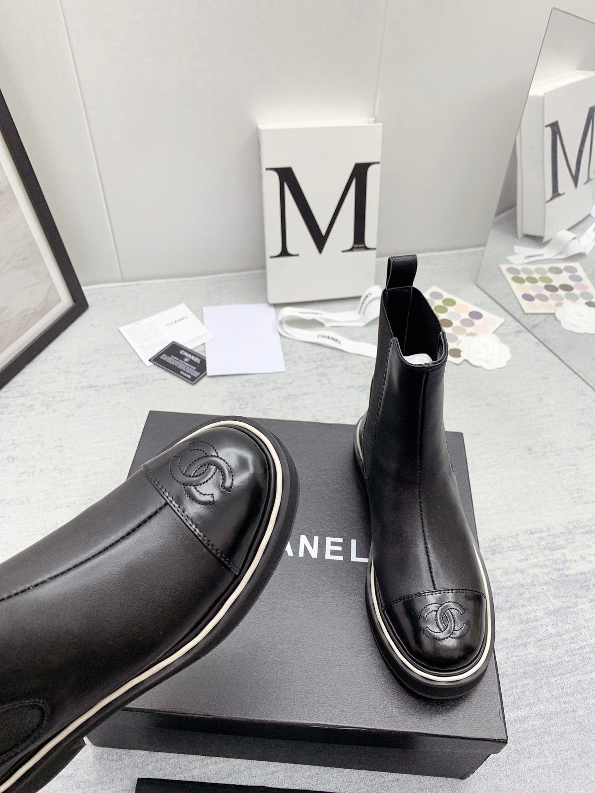 CC 26s Chelsea Boots Black Calfskin Patent Leather 160142