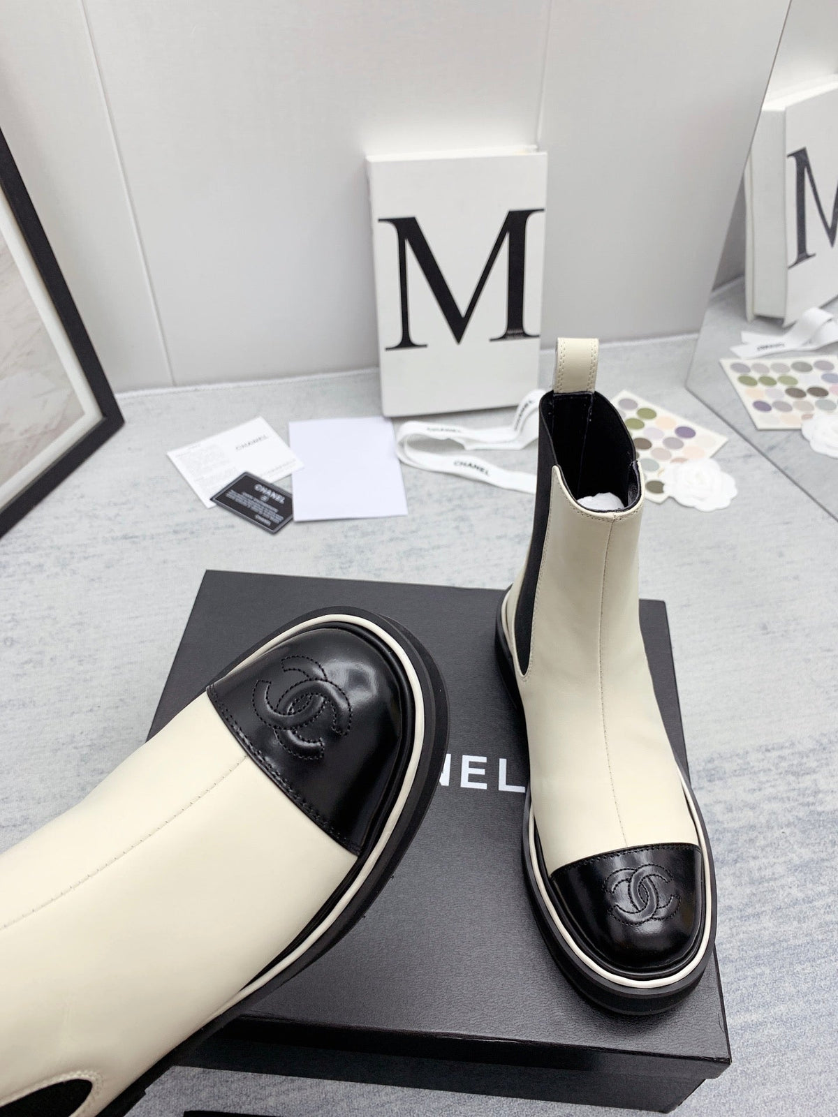 CC 26s Chelsea Boots Ivory Black Calfskin Patent Leather 160143